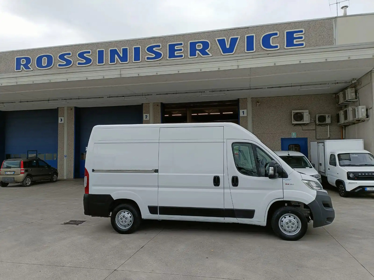 FIAT DUCATO L2H2 - Furgon: slika FIAT DUCATO L2H2 - Furgon FIAT DUCATO L2H2 - Furgon: slika FIAT DUCATO L2H2 - Furgon