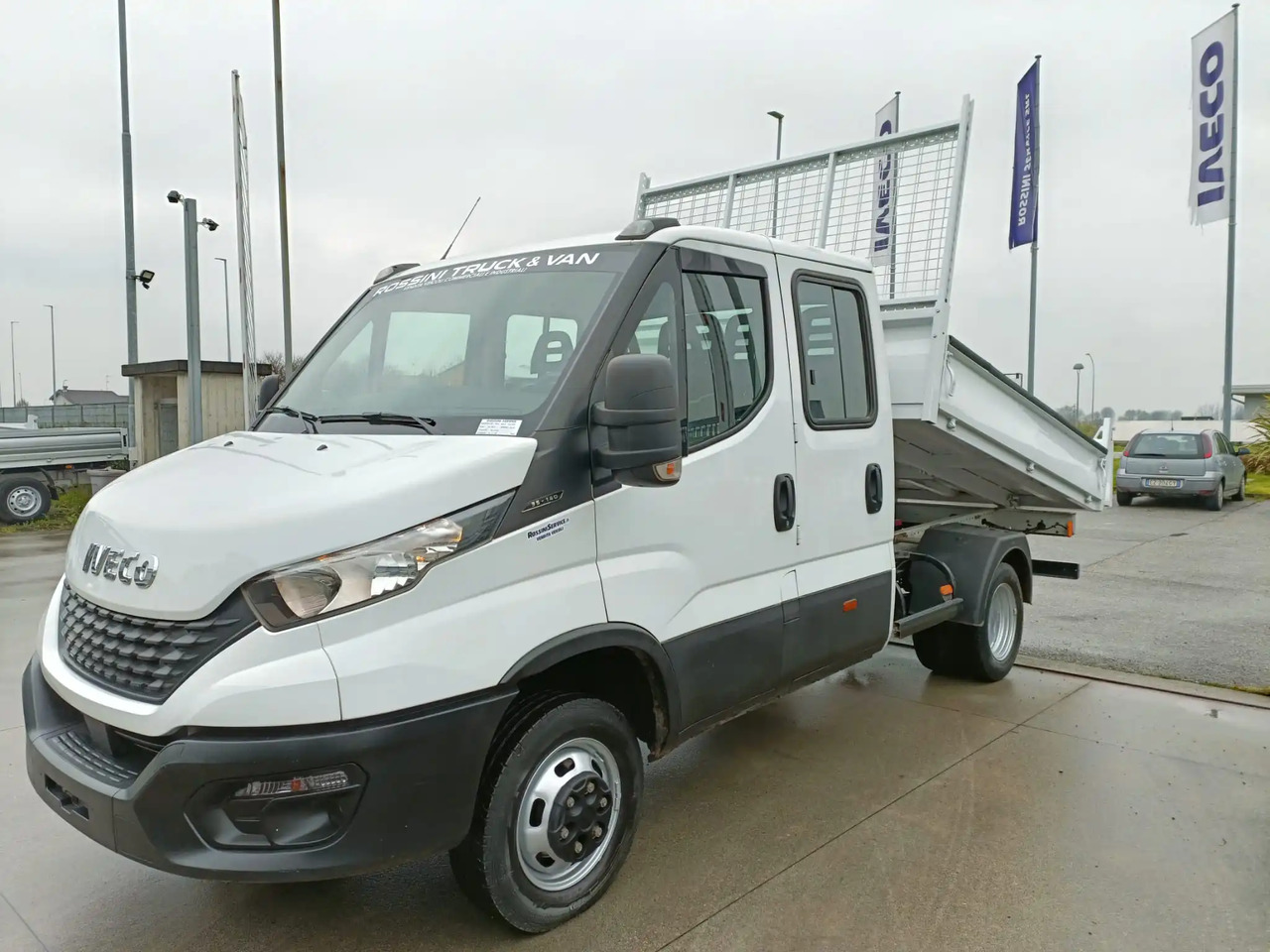 IVECO DAILY 35C14 DOPPIA CABINA RIBALTABILE 2.3 - Mali kamion kiper: slika IVECO DAILY 35C14 DOPPIA CABINA RIBALTABILE 2.3 - Mali kamion kiper IVECO DAILY 35C14 DOPPIA CABINA RIBALTABILE 2.3 - Mali kamion kiper: slika IVECO DAILY 35C14 DOPPIA CABINA RIBALTABILE 2.3 - Mali kamion kiper