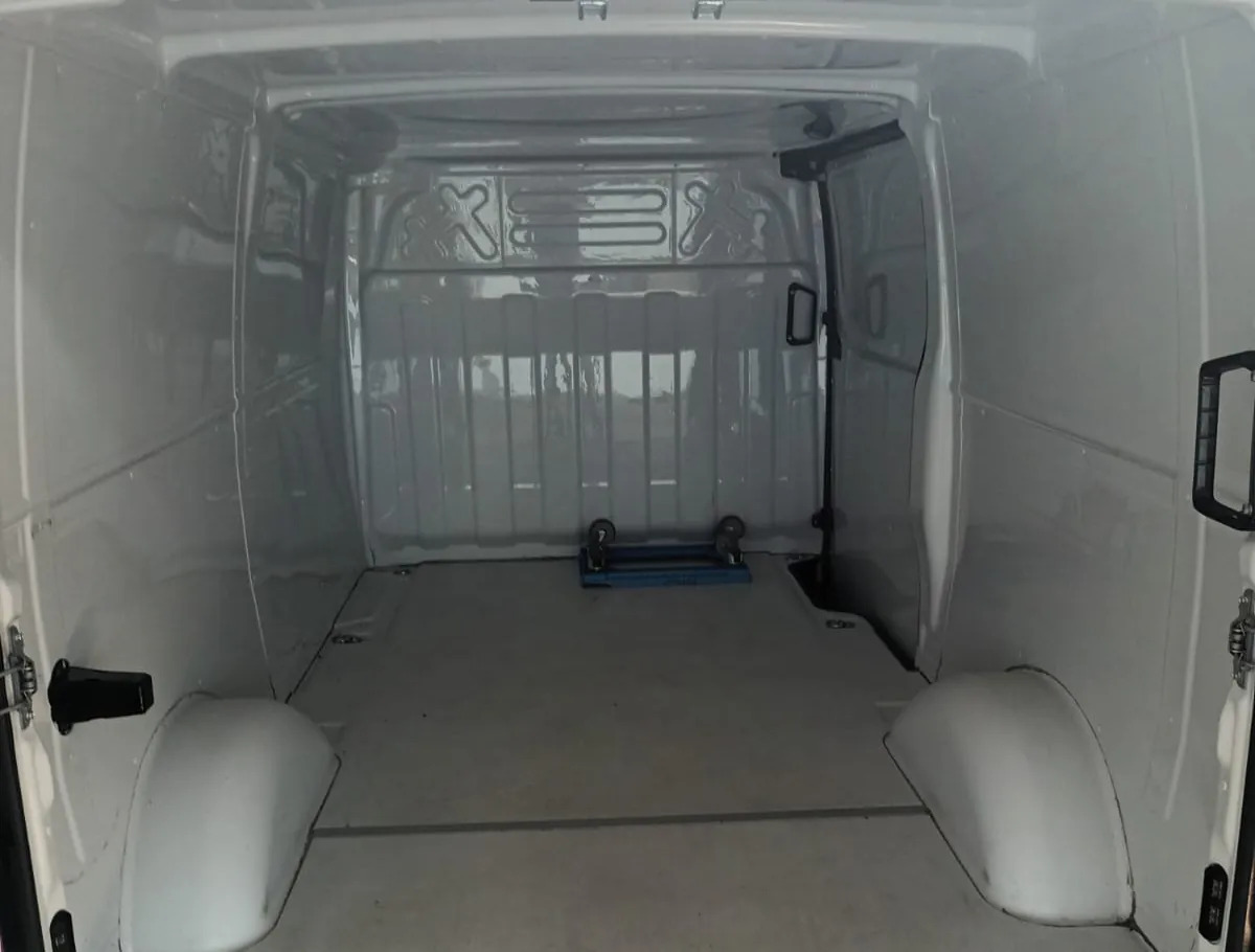 IVECO DAILY 35C14 L1H1 CNG METANO 3.0 - Furgon: slika IVECO DAILY 35C14 L1H1 CNG METANO 3.0 - Furgon IVECO DAILY 35C14 L1H1 CNG METANO 3.0 - Furgon: slika IVECO DAILY 35C14 L1H1 CNG METANO 3.0 - Furgon