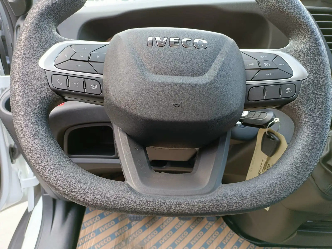 Mali kamion kiper IVECO DAILY 35C16 3000 cc KM 0: slika Mali kamion kiper IVECO DAILY 35C16 3000 cc KM 0