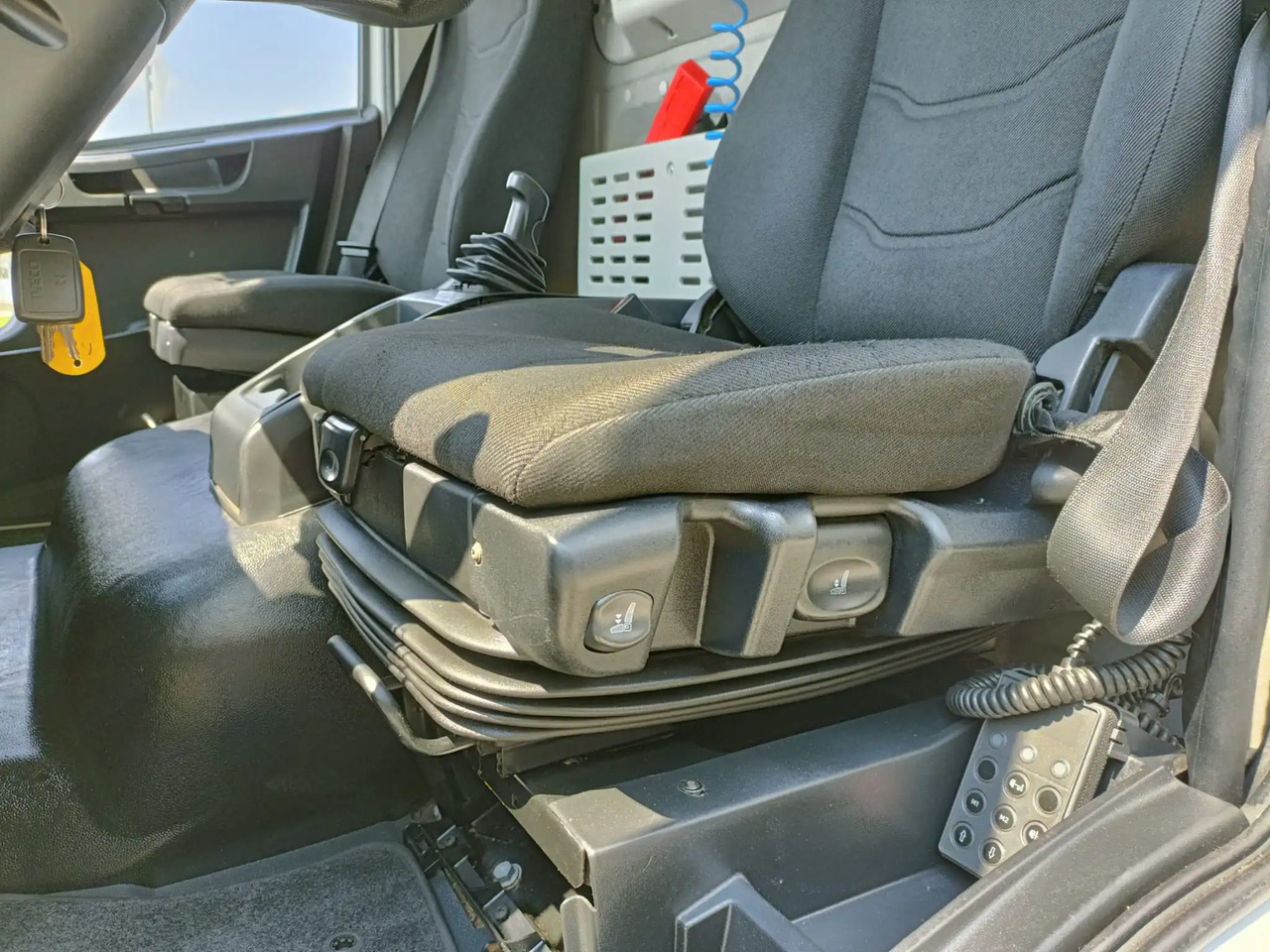 IVECO EUROCARGO 120E19P - Kamion-šasija: slika IVECO EUROCARGO 120E19P - Kamion-šasija IVECO EUROCARGO 120E19P - Kamion-šasija: slika IVECO EUROCARGO 120E19P - Kamion-šasija