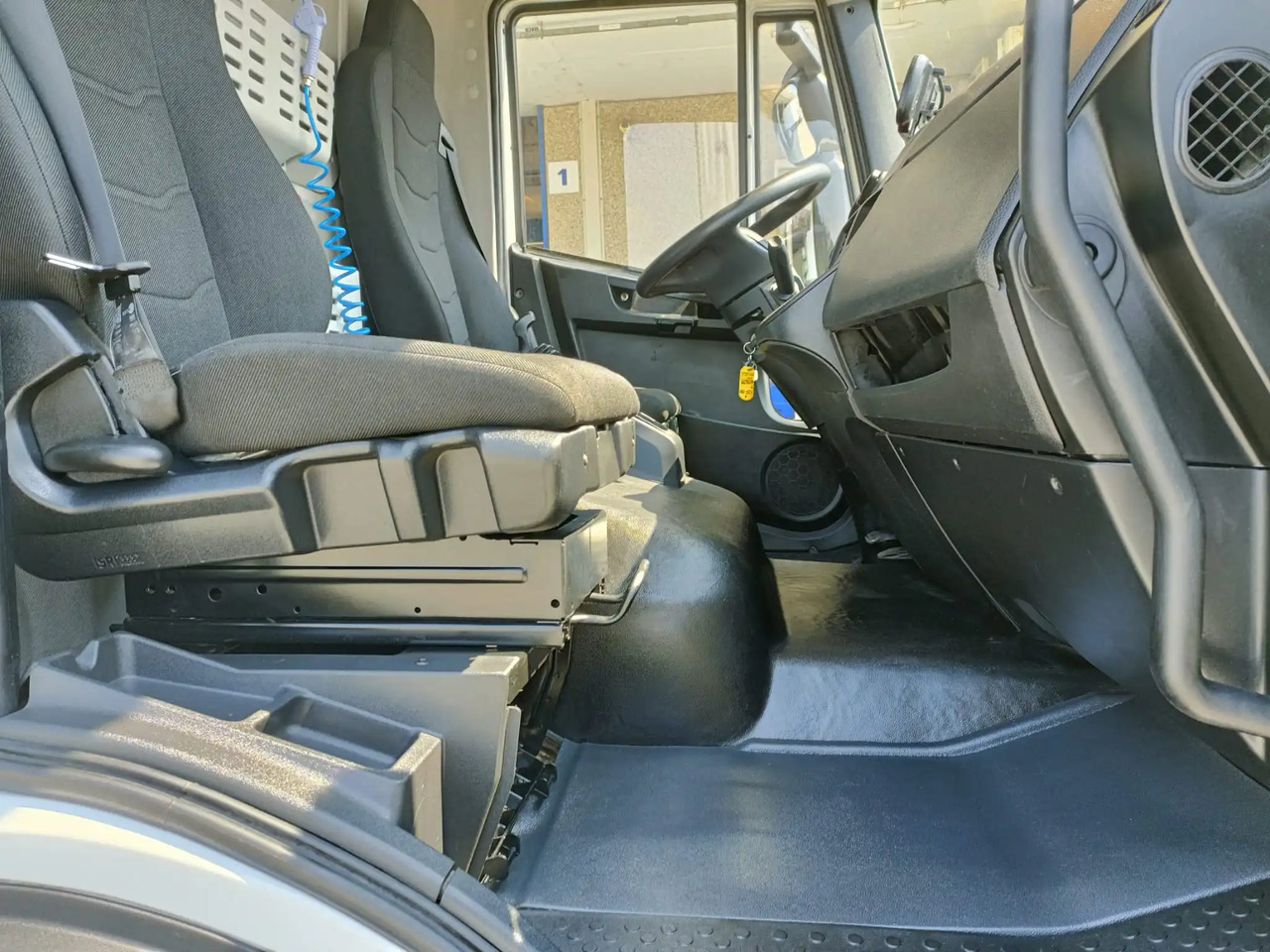 IVECO EUROCARGO 120E19P - Kamion-šasija: slika IVECO EUROCARGO 120E19P - Kamion-šasija IVECO EUROCARGO 120E19P - Kamion-šasija: slika IVECO EUROCARGO 120E19P - Kamion-šasija