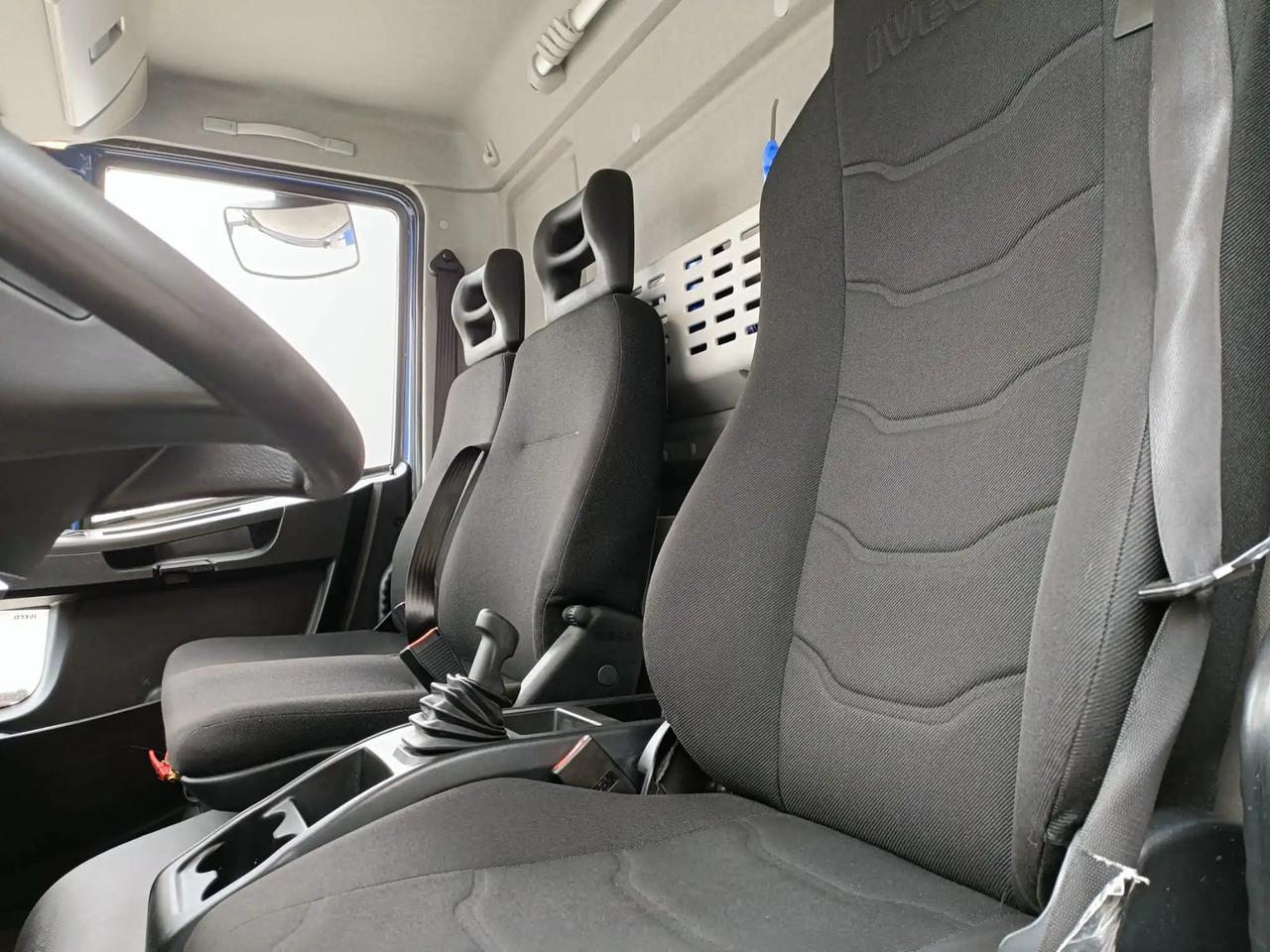 IVECO EUROCARGO 120E22P - Kamion-šasija: slika IVECO EUROCARGO 120E22P - Kamion-šasija IVECO EUROCARGO 120E22P - Kamion-šasija: slika IVECO EUROCARGO 120E22P - Kamion-šasija