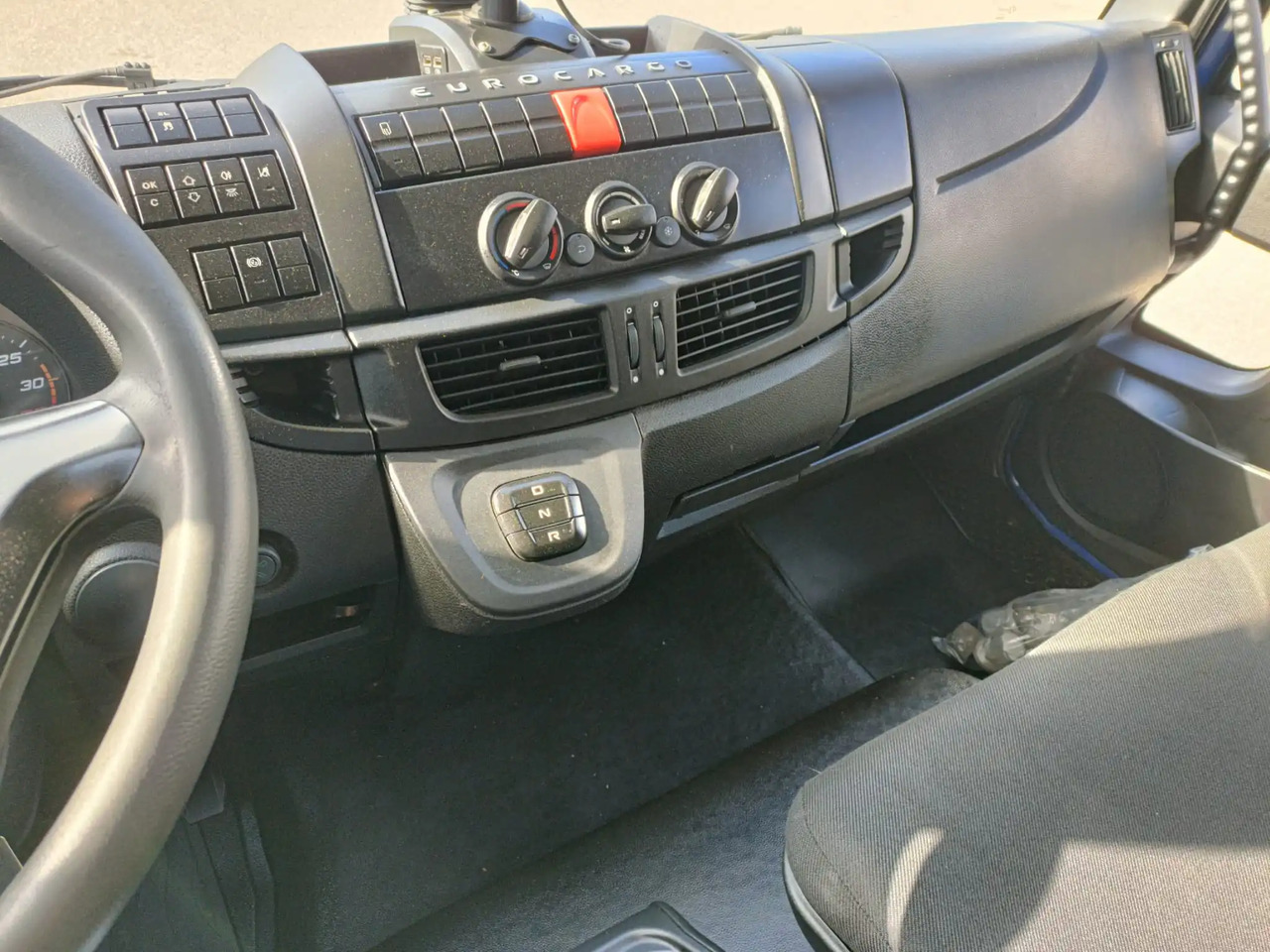 IVECO EUROCARGO 160E25P - Kamion-šasija: slika IVECO EUROCARGO 160E25P - Kamion-šasija IVECO EUROCARGO 160E25P - Kamion-šasija: slika IVECO EUROCARGO 160E25P - Kamion-šasija