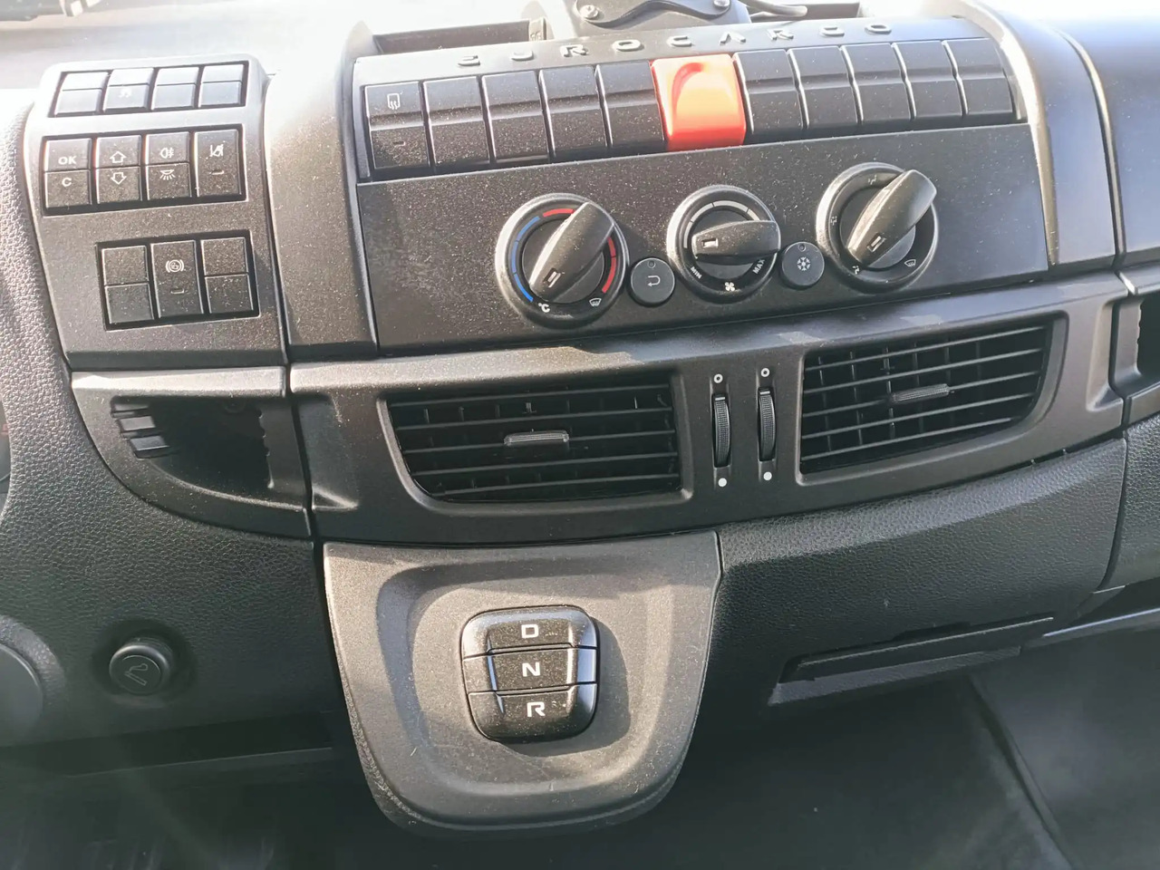 IVECO EUROCARGO 160E25P - Kamion-šasija: slika IVECO EUROCARGO 160E25P - Kamion-šasija IVECO EUROCARGO 160E25P - Kamion-šasija: slika IVECO EUROCARGO 160E25P - Kamion-šasija