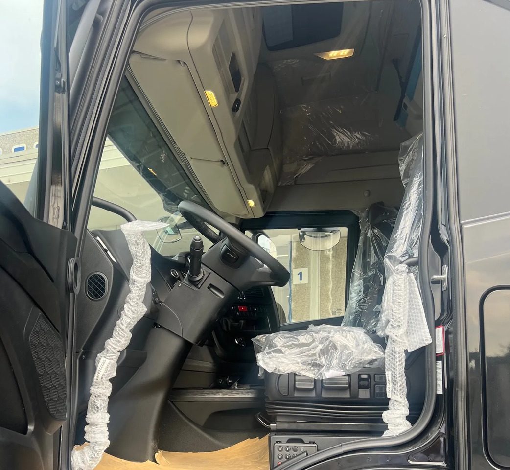 Kamion-šasija IVECO S-WAY 570 TP FULL: slika Kamion-šasija IVECO S-WAY 570 TP FULL Kamion-šasija IVECO S-WAY 570 TP FULL: slika Kamion-šasija IVECO S-WAY 570 TP FULL