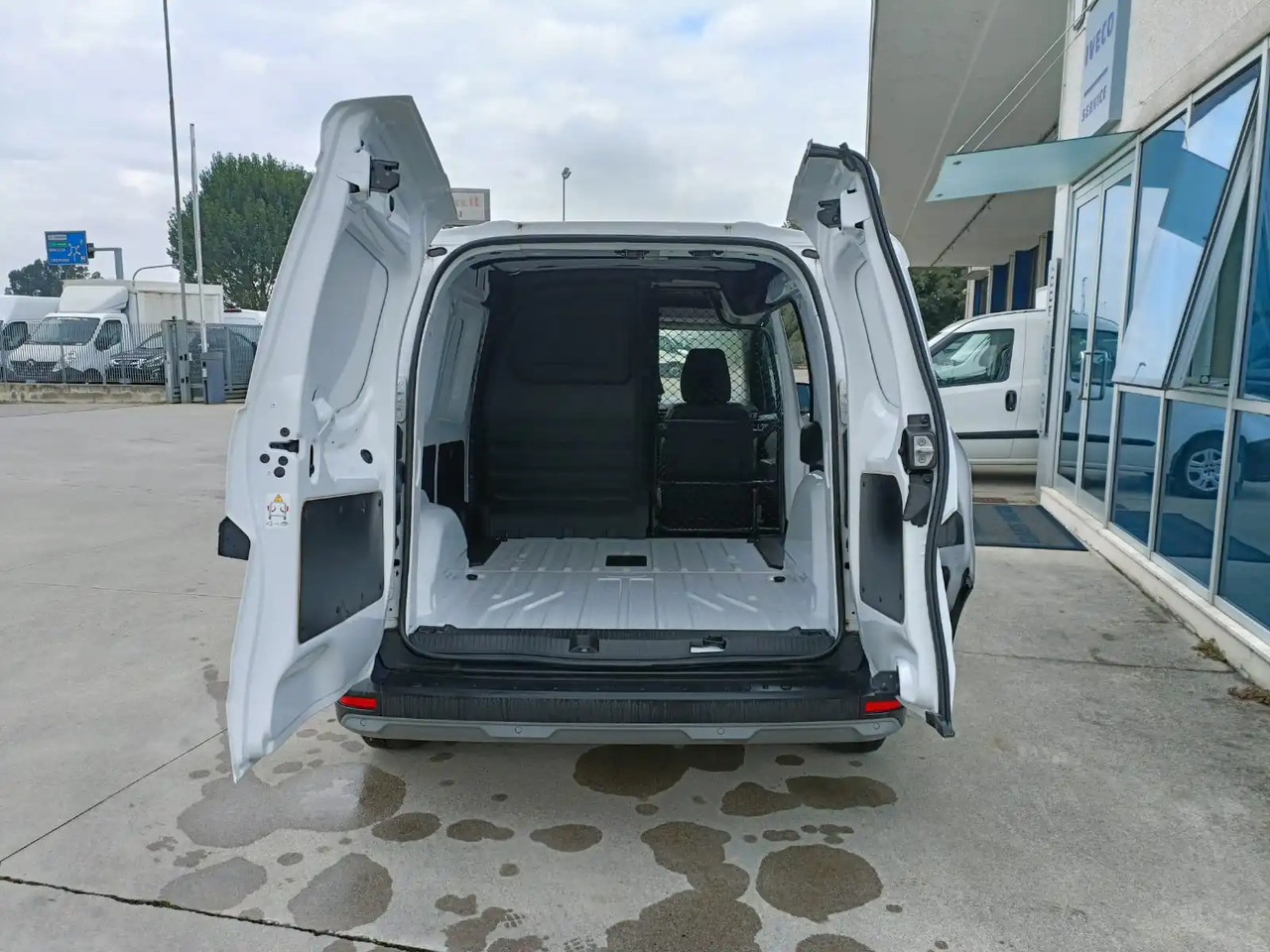 RENAULT KANGOO EV45 – 100% ELETTRICO - Furgon, Električno dostavno vozilo: slika RENAULT KANGOO EV45 – 100% ELETTRICO - Furgon, Električno dostavno vozilo RENAULT KANGOO EV45 – 100% ELETTRICO - Furgon, Električno dostavno vozilo: slika RENAULT KANGOO EV45 – 100% ELETTRICO - Furgon, Električno dostavno vozilo