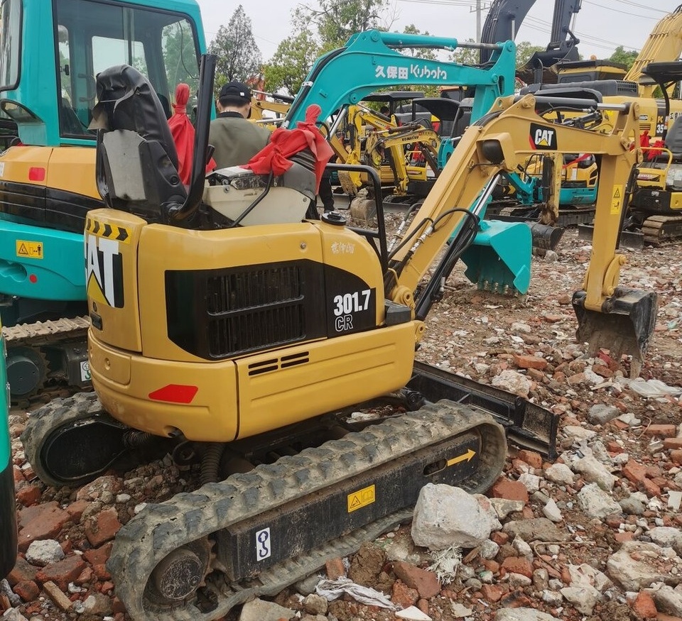 Caterpillar 301.7 - Mini bager: slika Caterpillar 301.7 - Mini bager Caterpillar 301.7 - Mini bager: slika Caterpillar 301.7 - Mini bager