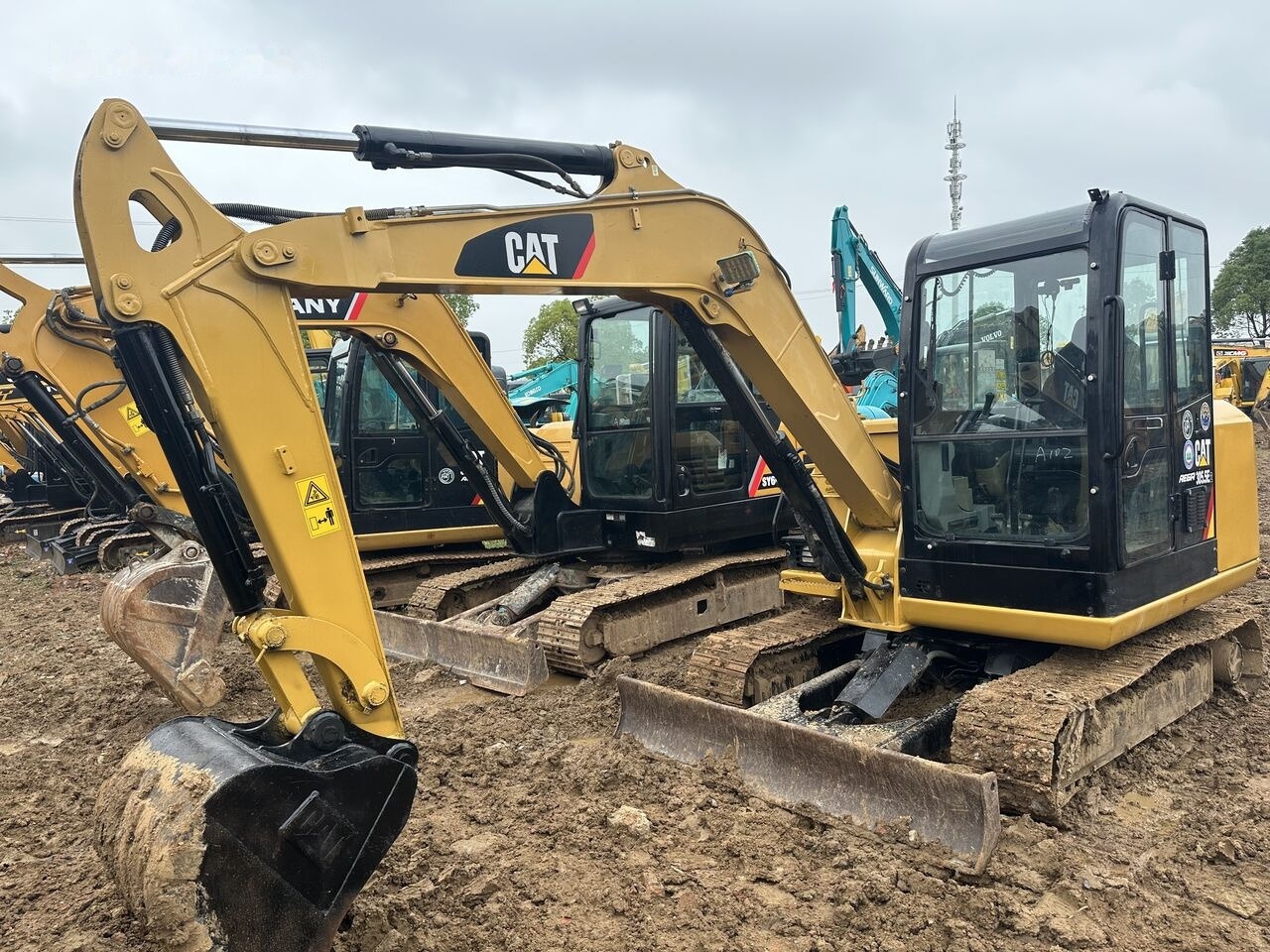 Caterpillar 305.5E - Mini bager: slika Caterpillar 305.5E - Mini bager Caterpillar 305.5E - Mini bager: slika Caterpillar 305.5E - Mini bager