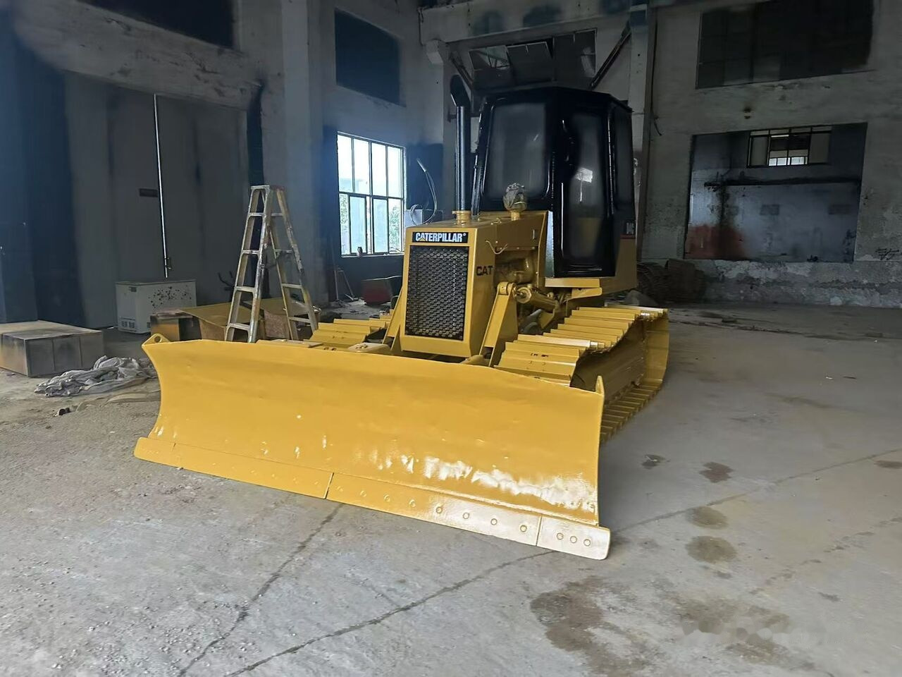 Caterpillar D4C - Buldožer: slika Caterpillar D4C - Buldožer Caterpillar D4C - Buldožer: slika Caterpillar D4C - Buldožer