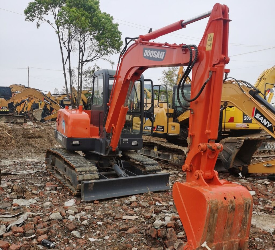 Doosan DH55 - Bager gusjeničar: slika Doosan DH55 - Bager gusjeničar Doosan DH55 - Bager gusjeničar: slika Doosan DH55 - Bager gusjeničar