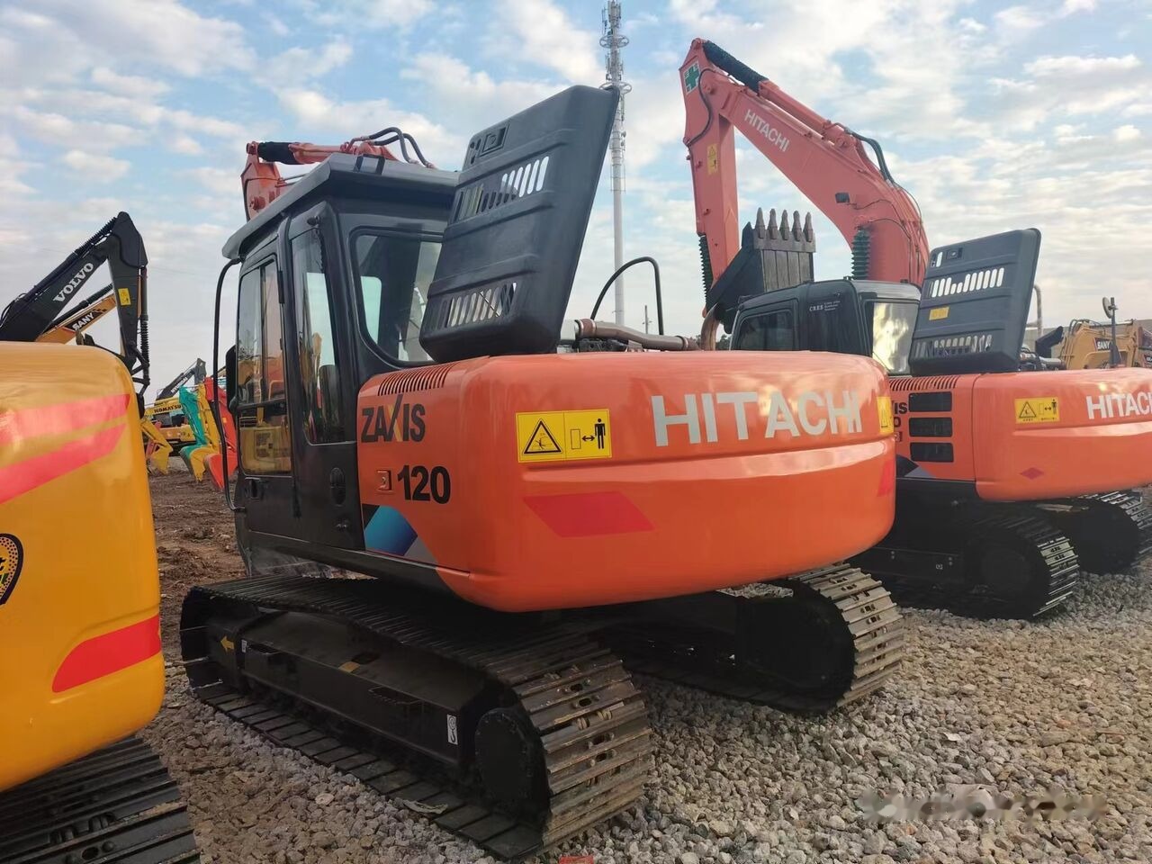 Hitachi ZX120 - Bager gusjeničar: slika Hitachi ZX120 - Bager gusjeničar Hitachi ZX120 - Bager gusjeničar: slika Hitachi ZX120 - Bager gusjeničar