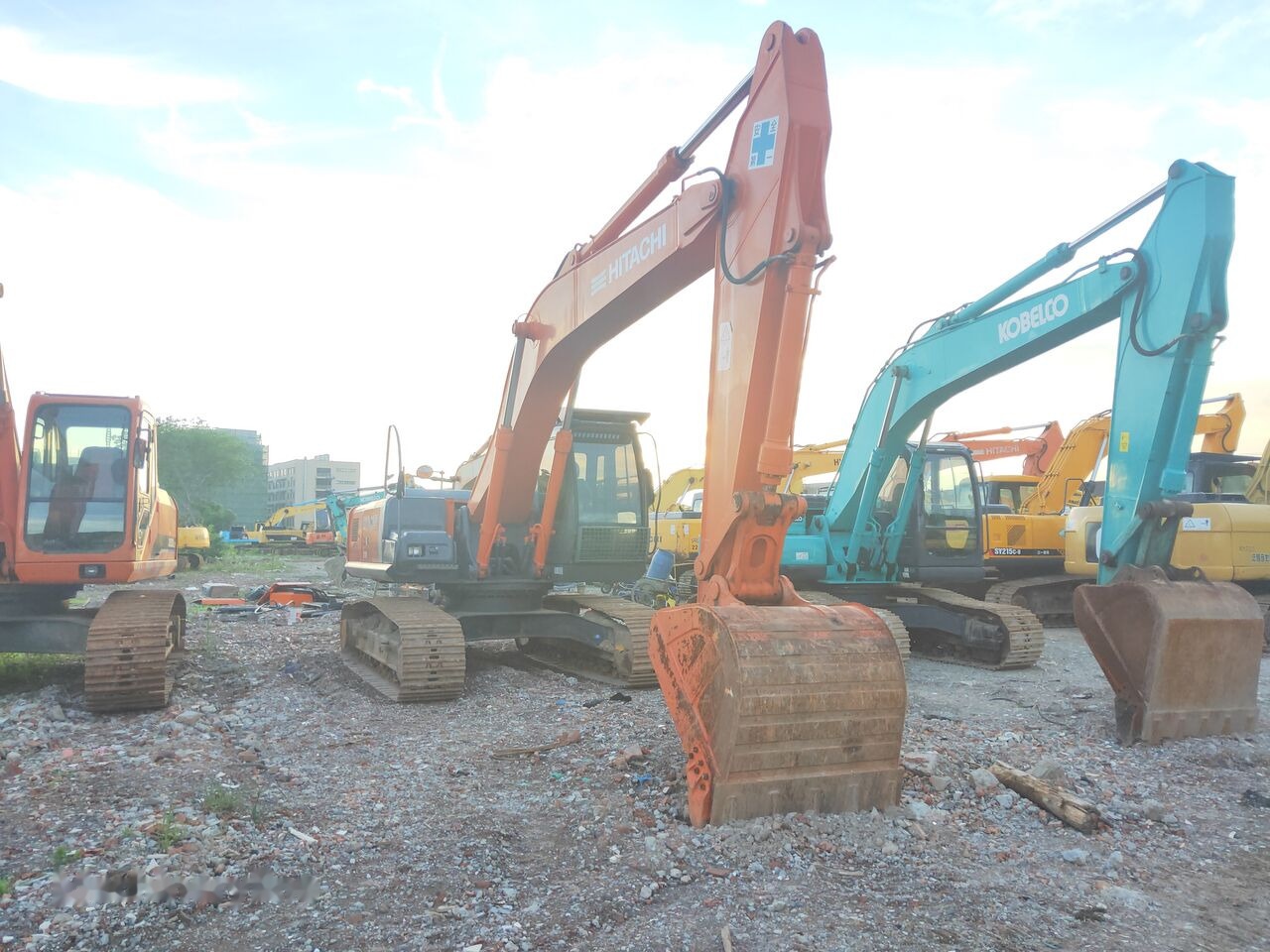 Hitachi ZX210 - Bager gusjeničar: slika Hitachi ZX210 - Bager gusjeničar Hitachi ZX210 - Bager gusjeničar: slika Hitachi ZX210 - Bager gusjeničar