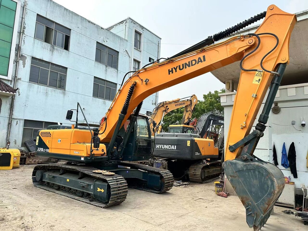 Hyundai 220LC-9S - Bager gusjeničar: slika Hyundai 220LC-9S - Bager gusjeničar Hyundai 220LC-9S - Bager gusjeničar: slika Hyundai 220LC-9S - Bager gusjeničar