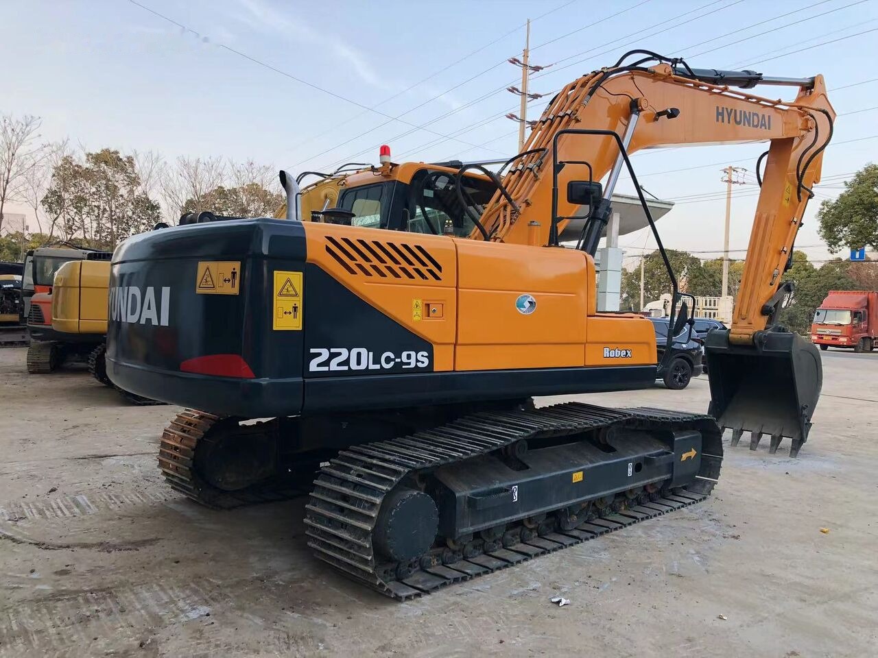 Hyundai 220LC-9S - Bager gusjeničar: slika Hyundai 220LC-9S - Bager gusjeničar Hyundai 220LC-9S - Bager gusjeničar: slika Hyundai 220LC-9S - Bager gusjeničar