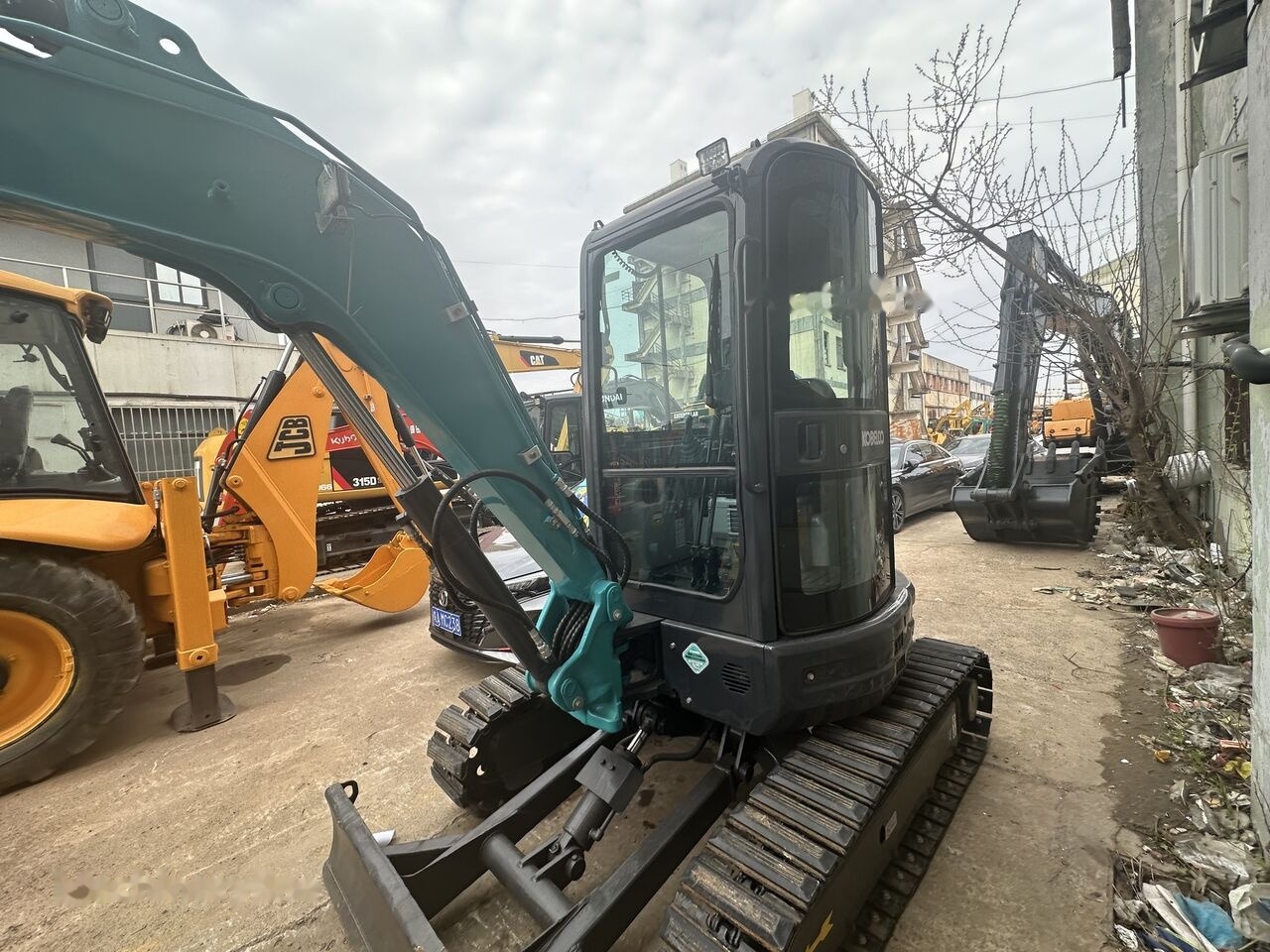 Kobelco SK35SR-5 - Mini bager: slika Kobelco SK35SR-5 - Mini bager Kobelco SK35SR-5 - Mini bager: slika Kobelco SK35SR-5 - Mini bager