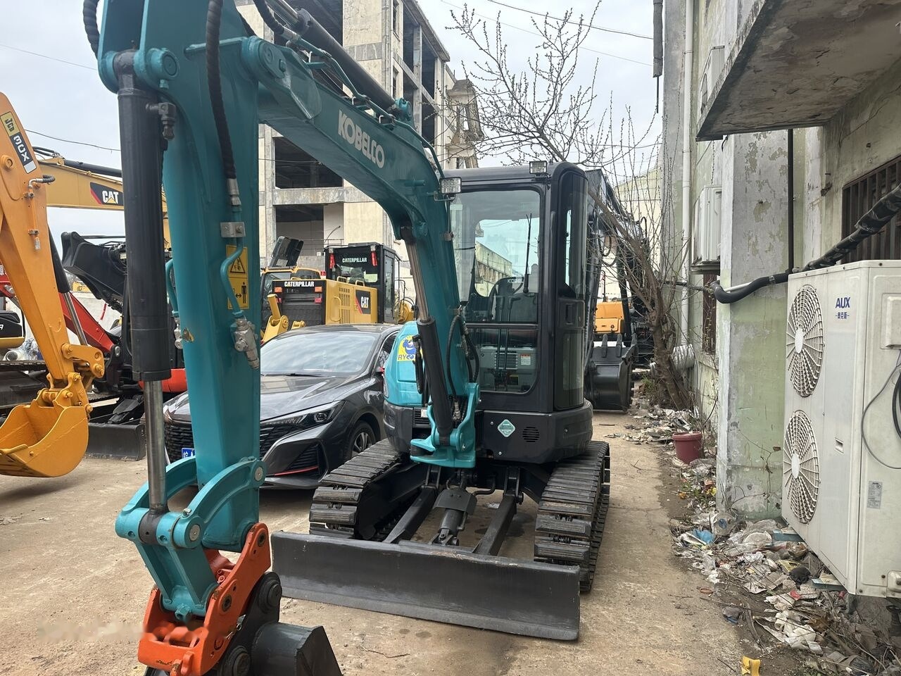 Kobelco SK35SR-5 - Mini bager: slika Kobelco SK35SR-5 - Mini bager Kobelco SK35SR-5 - Mini bager: slika Kobelco SK35SR-5 - Mini bager