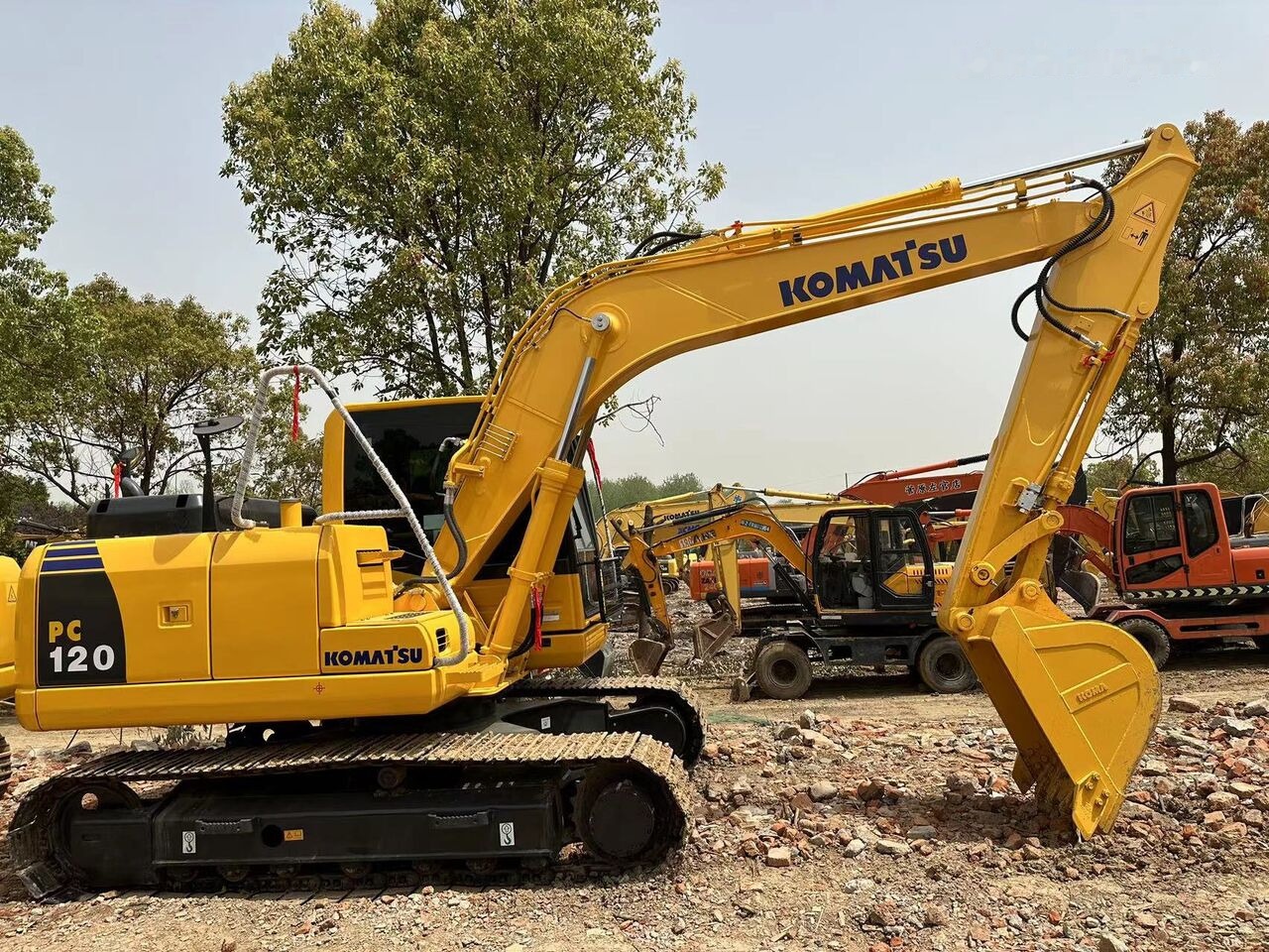 Komatsu PC120-8 - Bager gusjeničar: slika Komatsu PC120-8 - Bager gusjeničar Komatsu PC120-8 - Bager gusjeničar: slika Komatsu PC120-8 - Bager gusjeničar