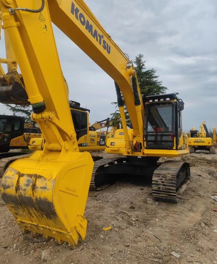 Komatsu PC220-8 - Bager gusjeničar: slika Komatsu PC220-8 - Bager gusjeničar Komatsu PC220-8 - Bager gusjeničar: slika Komatsu PC220-8 - Bager gusjeničar