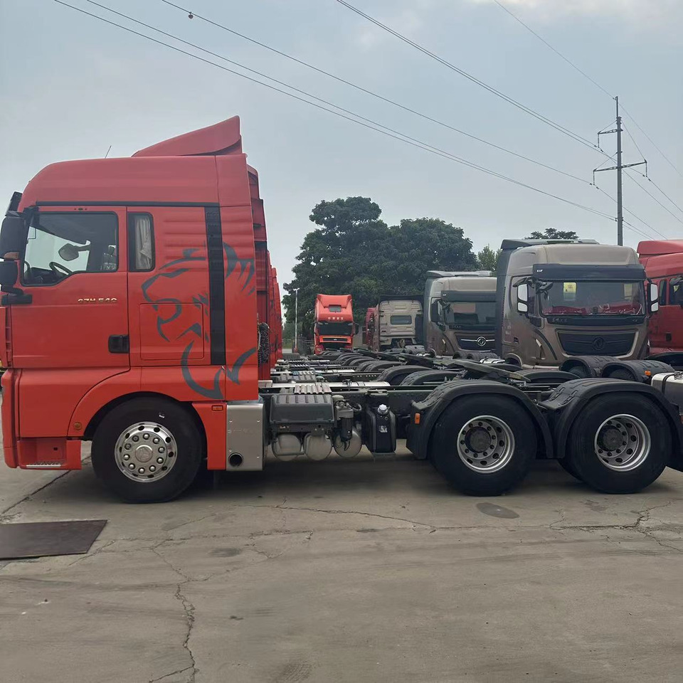 Sinotruk - Tegljač: slika Sinotruk - Tegljač Sinotruk - Tegljač: slika Sinotruk - Tegljač