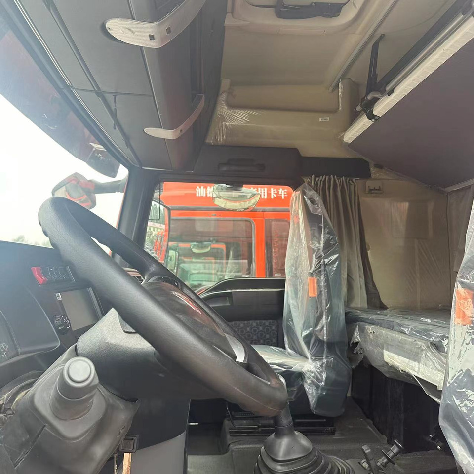 Sinotruk - Tegljač: slika Sinotruk - Tegljač Sinotruk - Tegljač: slika Sinotruk - Tegljač