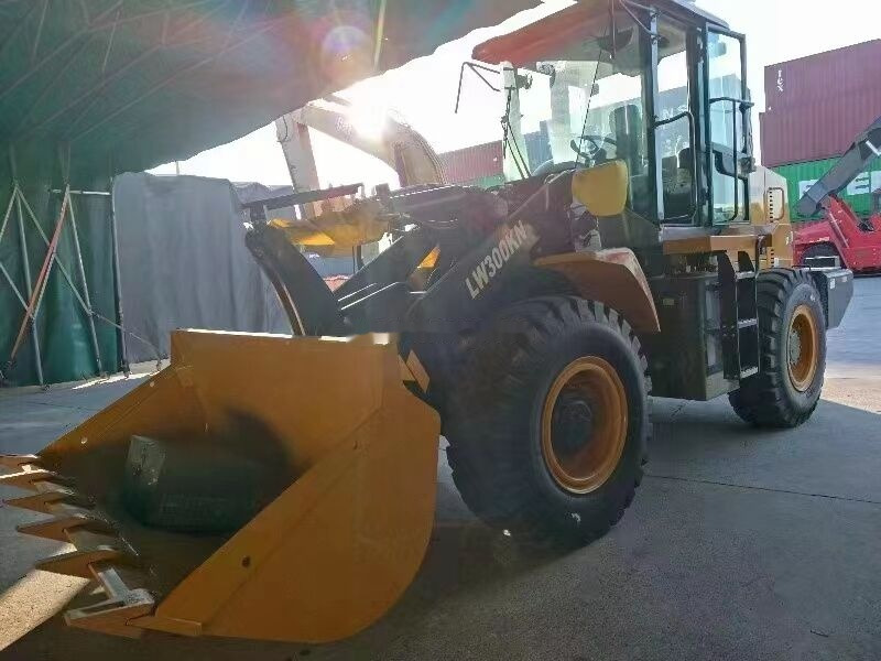 XCMG LW300KN - Utovarivač na kotačima: slika XCMG LW300KN - Utovarivač na kotačima XCMG LW300KN - Utovarivač na kotačima: slika XCMG LW300KN - Utovarivač na kotačima