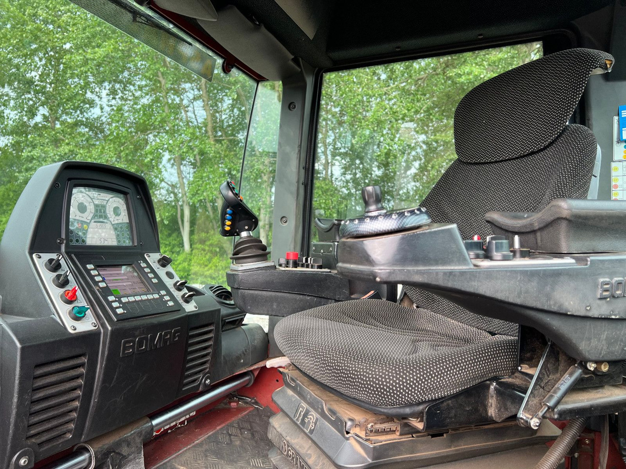 BOMAG BW 154 AP-4 AM mit Splitstreuer - Cestovni valjak: slika BOMAG BW 154 AP-4 AM mit Splitstreuer - Cestovni valjak BOMAG BW 154 AP-4 AM mit Splitstreuer - Cestovni valjak: slika BOMAG BW 154 AP-4 AM mit Splitstreuer - Cestovni valjak