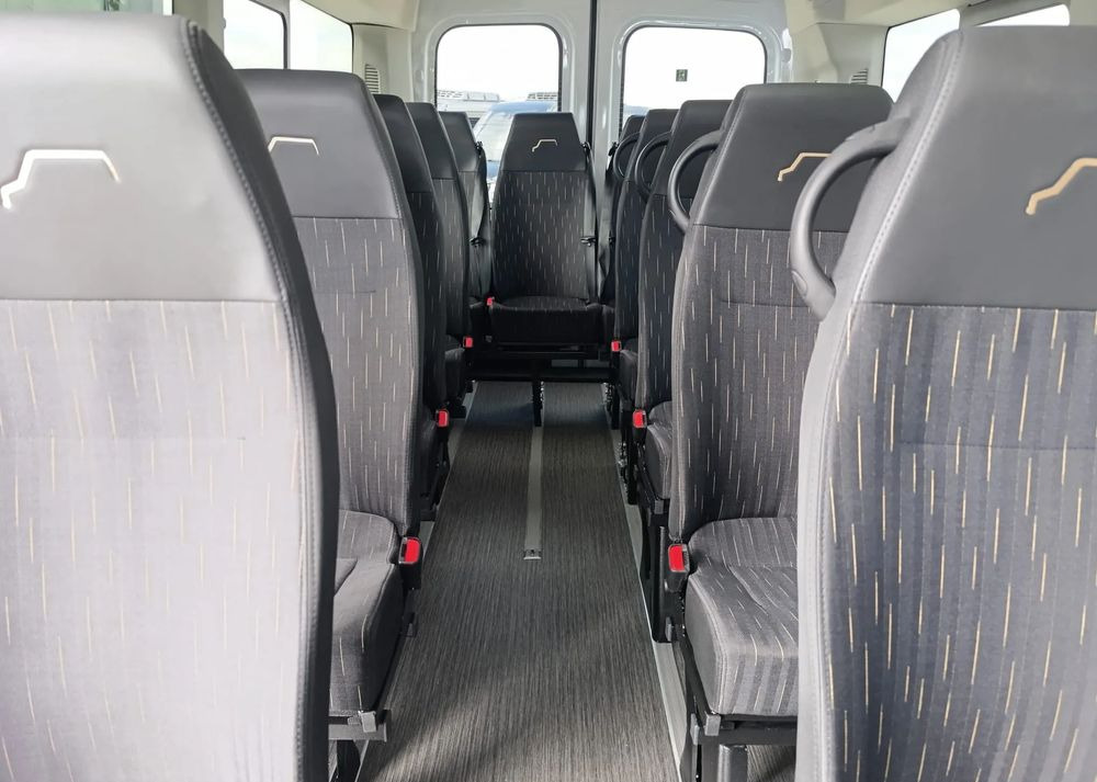 Novi Minibus, Putnički kombi Ford Transit: slika Novi Minibus, Putnički kombi Ford Transit Novi Minibus, Putnički kombi Ford Transit: slika Novi Minibus, Putnički kombi Ford Transit