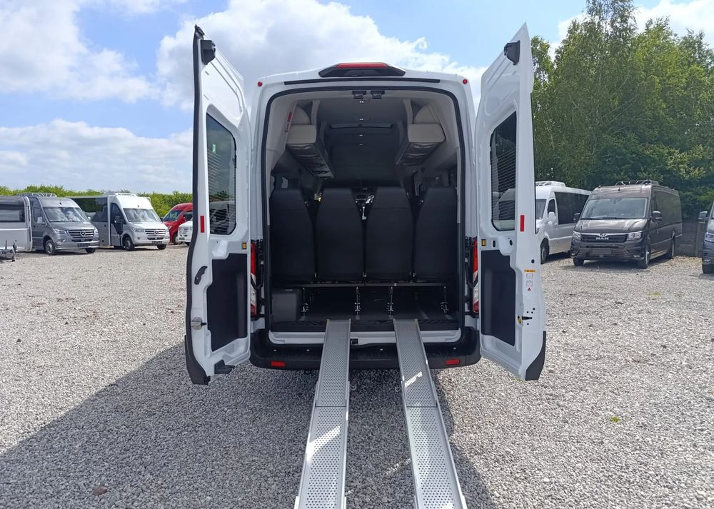 Novi Minibus, Putnički kombi Ford Transit: slika Novi Minibus, Putnički kombi Ford Transit Novi Minibus, Putnički kombi Ford Transit: slika Novi Minibus, Putnički kombi Ford Transit