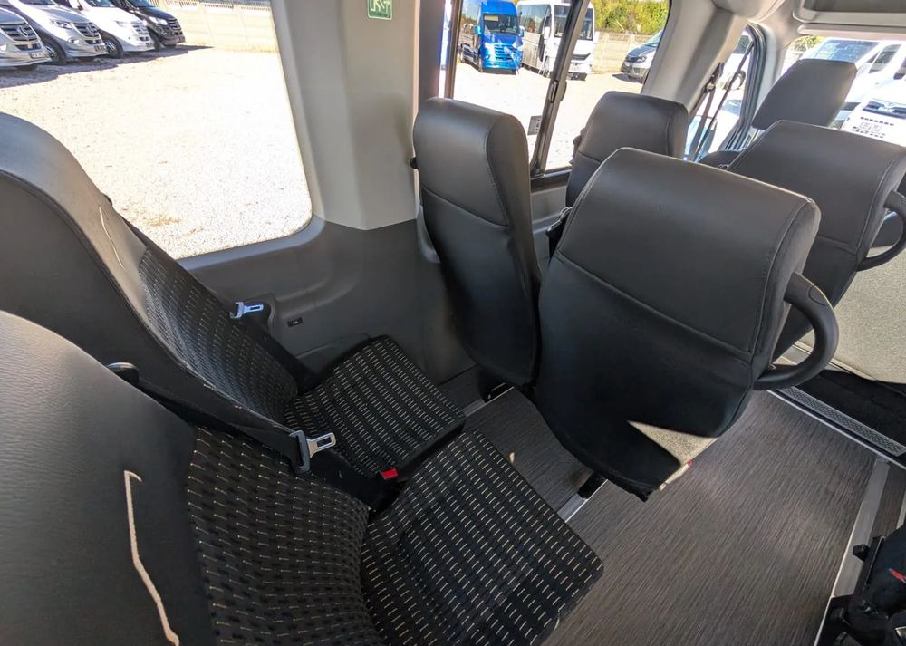 Novi Minibus, Putnički kombi Ford Transit: slika Novi Minibus, Putnički kombi Ford Transit