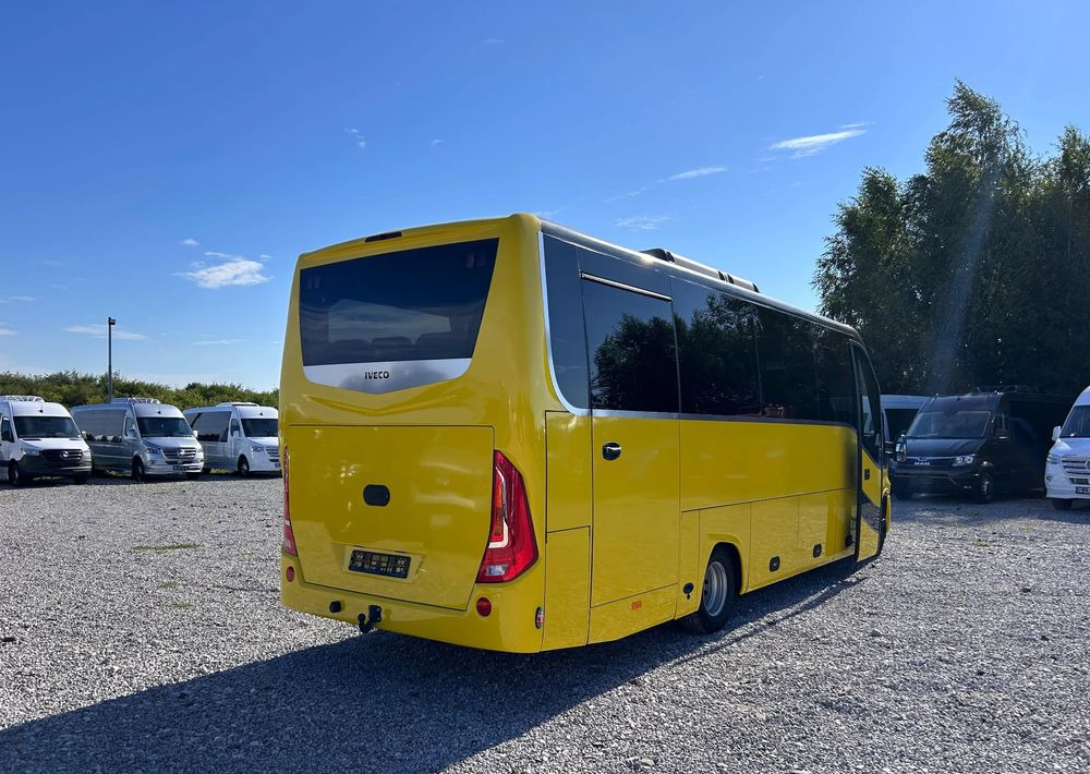 Iveco Daily - Minibus, Putnički kombi: slika  Iveco Daily - Minibus, Putnički kombi Iveco Daily - Minibus, Putnički kombi: slika  Iveco Daily - Minibus, Putnički kombi