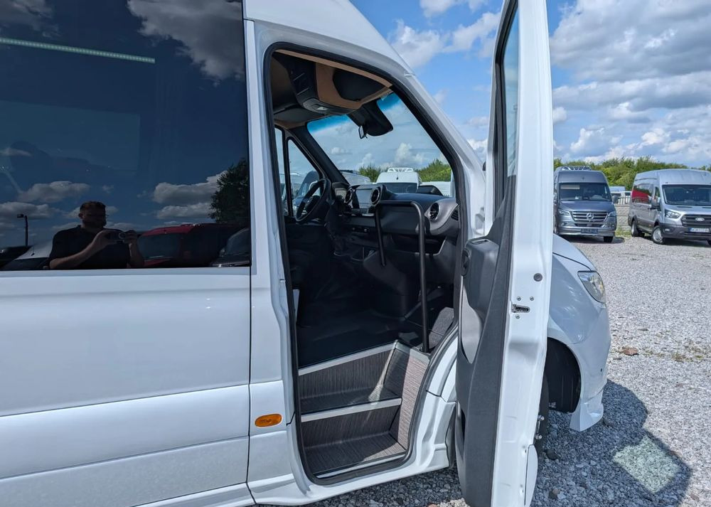 Novi Minibus, Putnički kombi Mercedes-Benz Sprinter 517: slika Novi Minibus, Putnički kombi Mercedes-Benz Sprinter 517
