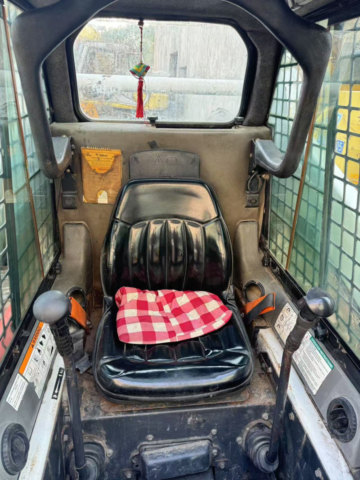 BOBCAT S185 - Mini utovarivač: slika BOBCAT S185 - Mini utovarivač BOBCAT S185 - Mini utovarivač: slika BOBCAT S185 - Mini utovarivač