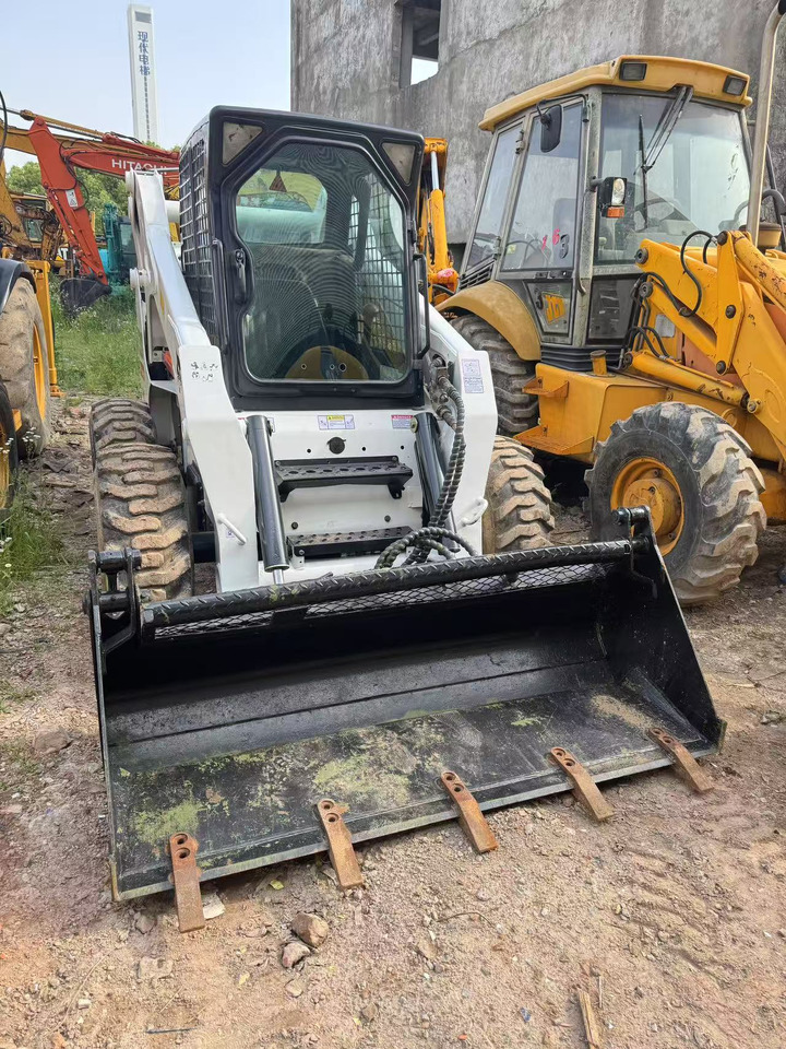 BOBCAT S300 - Mini utovarivač: slika BOBCAT S300 - Mini utovarivač BOBCAT S300 - Mini utovarivač: slika BOBCAT S300 - Mini utovarivač