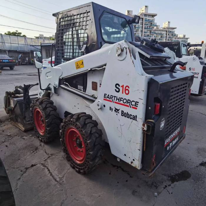 Bobcat S16 - Mini utovarivač: slika Bobcat S16 - Mini utovarivač Bobcat S16 - Mini utovarivač: slika Bobcat S16 - Mini utovarivač