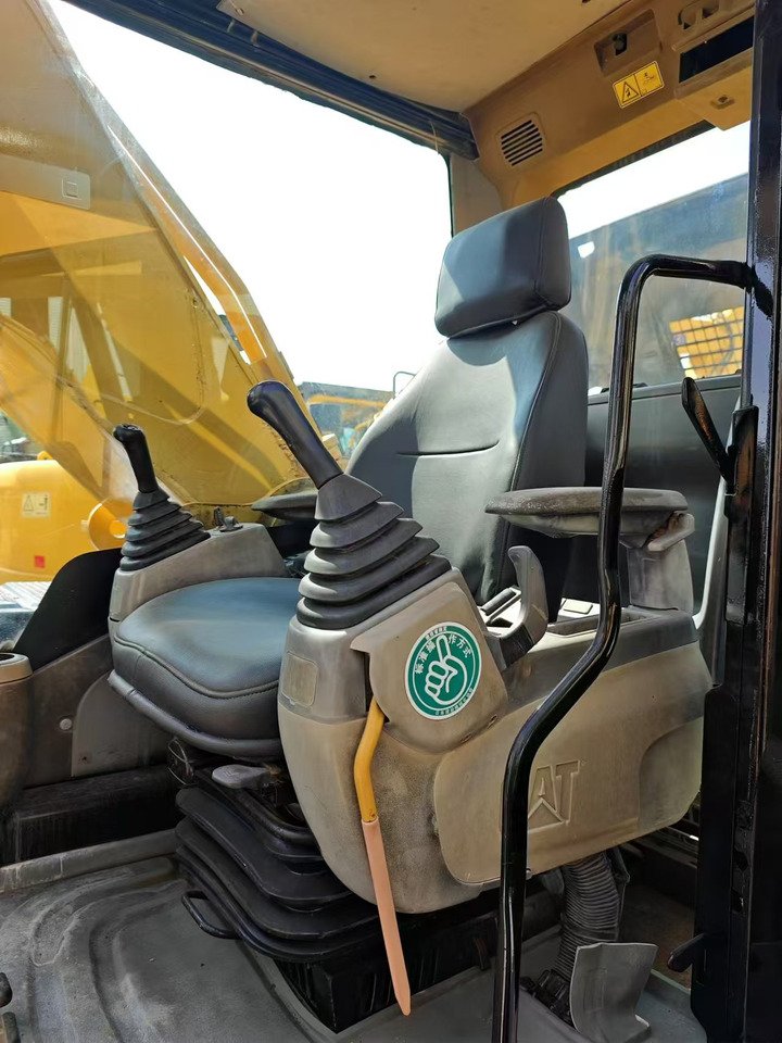 Bager gusjeničar CAT 330D2: slika Bager gusjeničar CAT 330D2 Bager gusjeničar CAT 330D2: slika Bager gusjeničar CAT 330D2