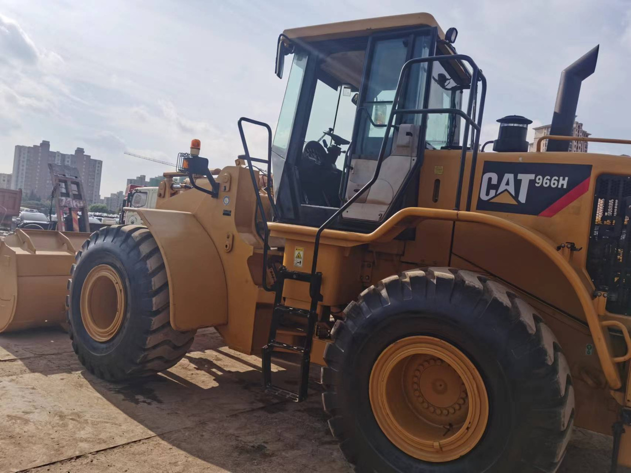 CAT 966H - Utovarivač na kotačima: slika CAT 966H - Utovarivač na kotačima CAT 966H - Utovarivač na kotačima: slika CAT 966H - Utovarivač na kotačima
