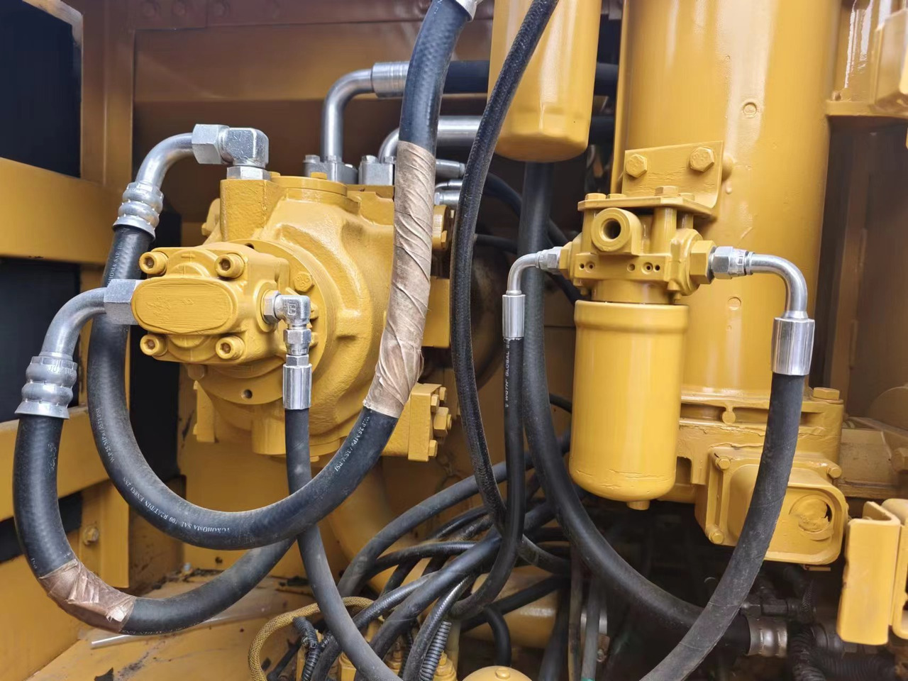 Bager gusjeničar CATERPILLAR 320BL: slika Bager gusjeničar CATERPILLAR 320BL