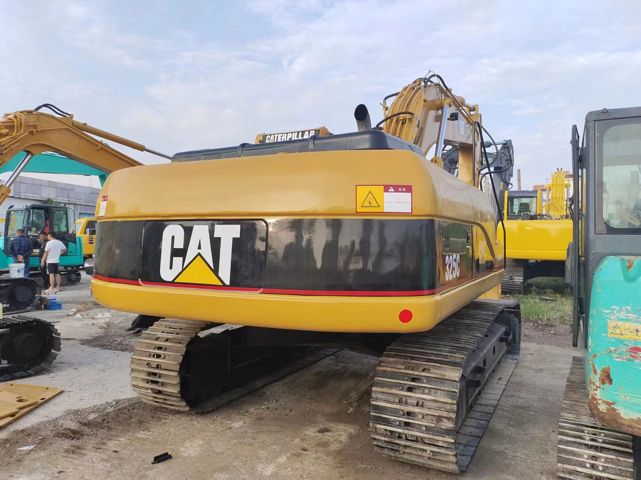 CATERPILLAR 325C - Bager gusjeničar: slika CATERPILLAR 325C - Bager gusjeničar CATERPILLAR 325C - Bager gusjeničar: slika CATERPILLAR 325C - Bager gusjeničar