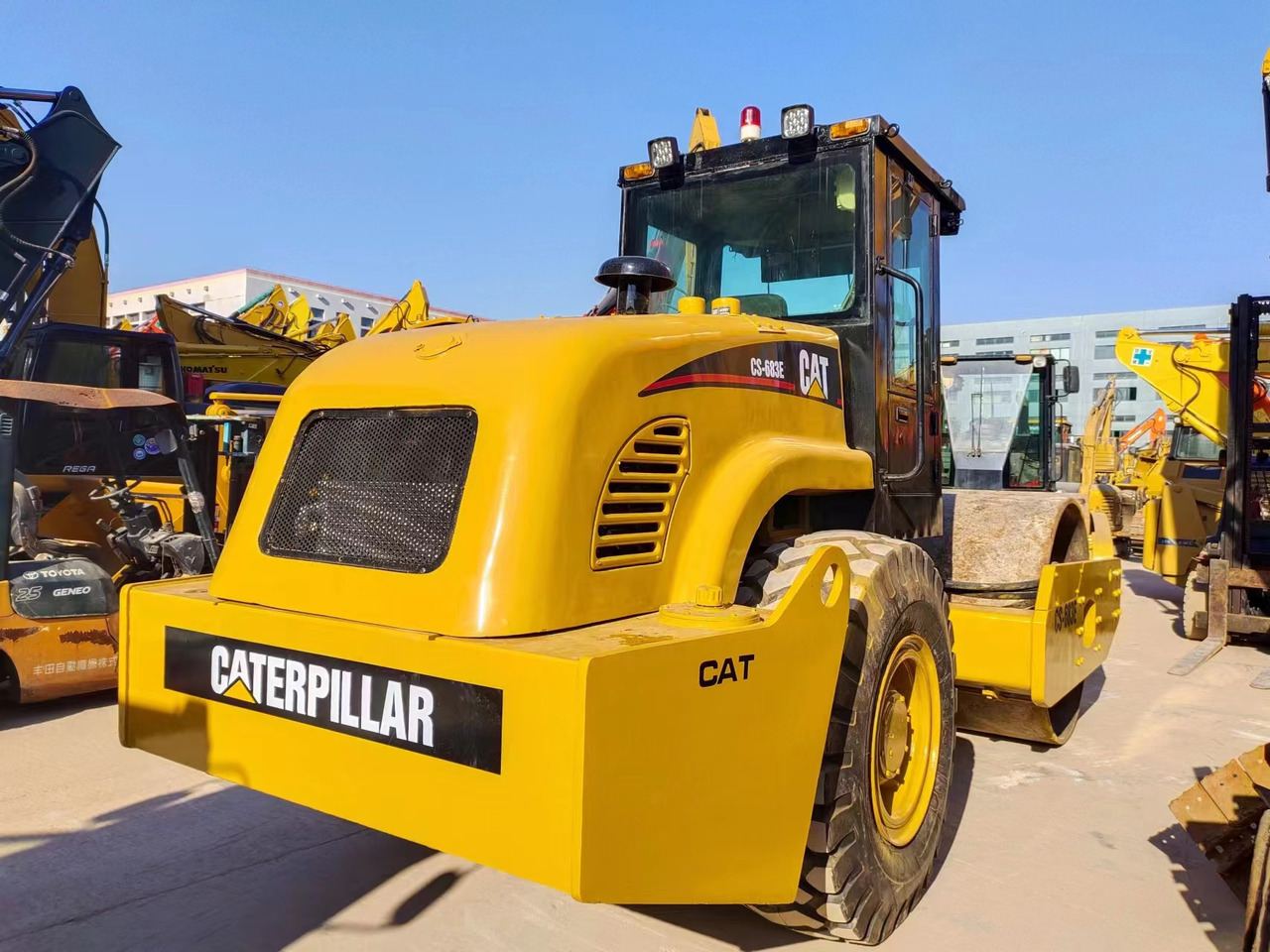 CATERPILLAR CS683E - Kompaktor: slika CATERPILLAR CS683E - Kompaktor CATERPILLAR CS683E - Kompaktor: slika CATERPILLAR CS683E - Kompaktor