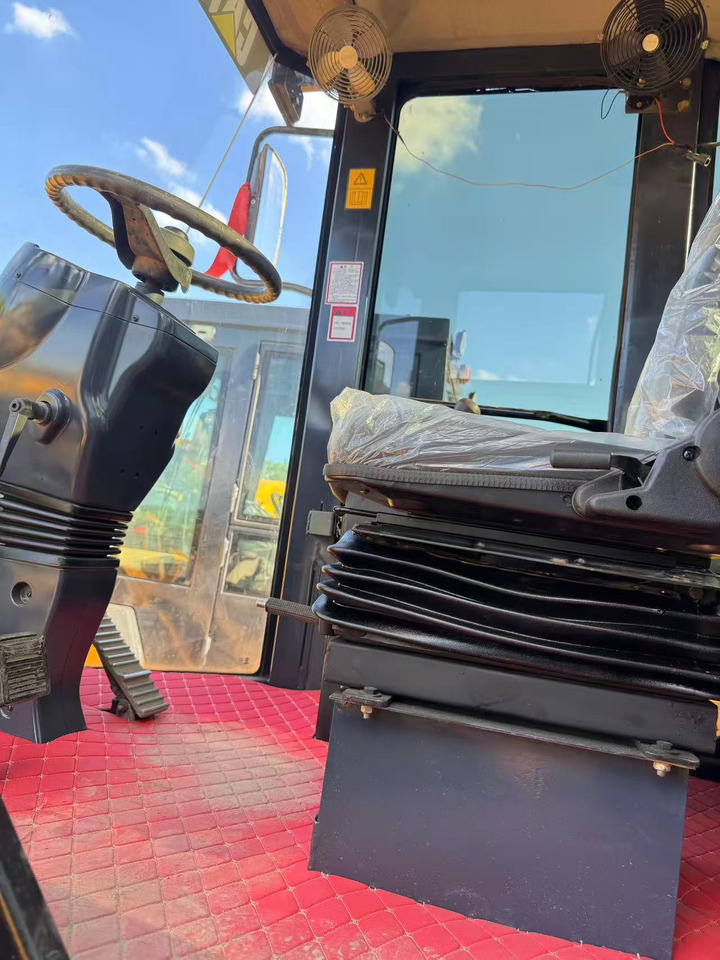 CATERPILLAR CS683E - Cestovni valjak: slika CATERPILLAR CS683E - Cestovni valjak CATERPILLAR CS683E - Cestovni valjak: slika CATERPILLAR CS683E - Cestovni valjak