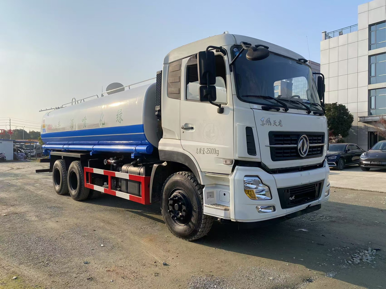 DONGFENG 20000L water truck Sprinkler - Kamion cisterna: slika DONGFENG 20000L water truck Sprinkler - Kamion cisterna DONGFENG 20000L water truck Sprinkler - Kamion cisterna: slika DONGFENG 20000L water truck Sprinkler - Kamion cisterna
