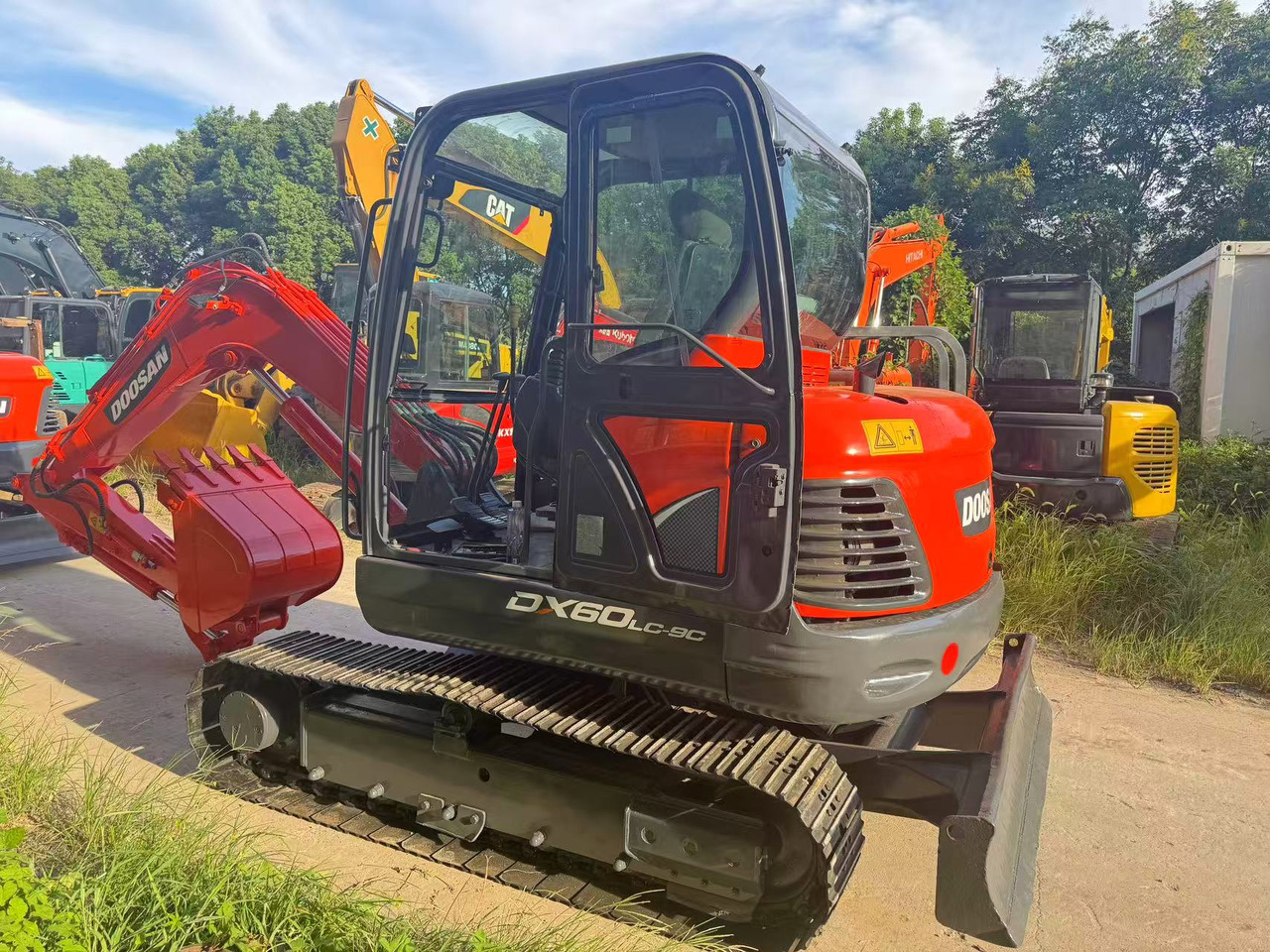DOOSAN DX60 - Mini bager: slika DOOSAN DX60 - Mini bager DOOSAN DX60 - Mini bager: slika DOOSAN DX60 - Mini bager