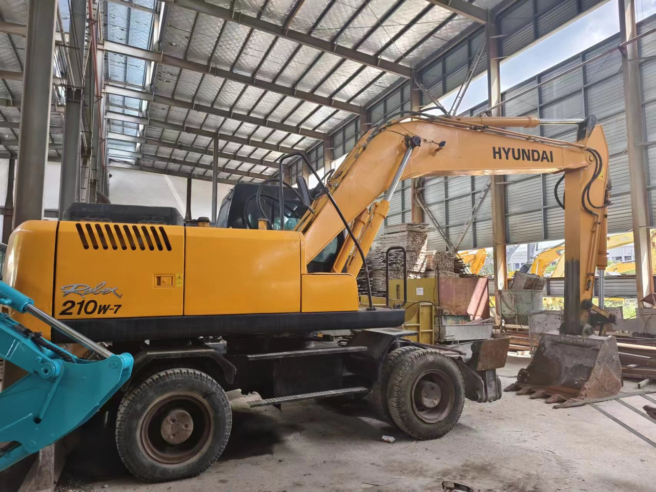 HYUNDAI 210W-7 - Bager na kotačima: slika HYUNDAI 210W-7 - Bager na kotačima HYUNDAI 210W-7 - Bager na kotačima: slika HYUNDAI 210W-7 - Bager na kotačima