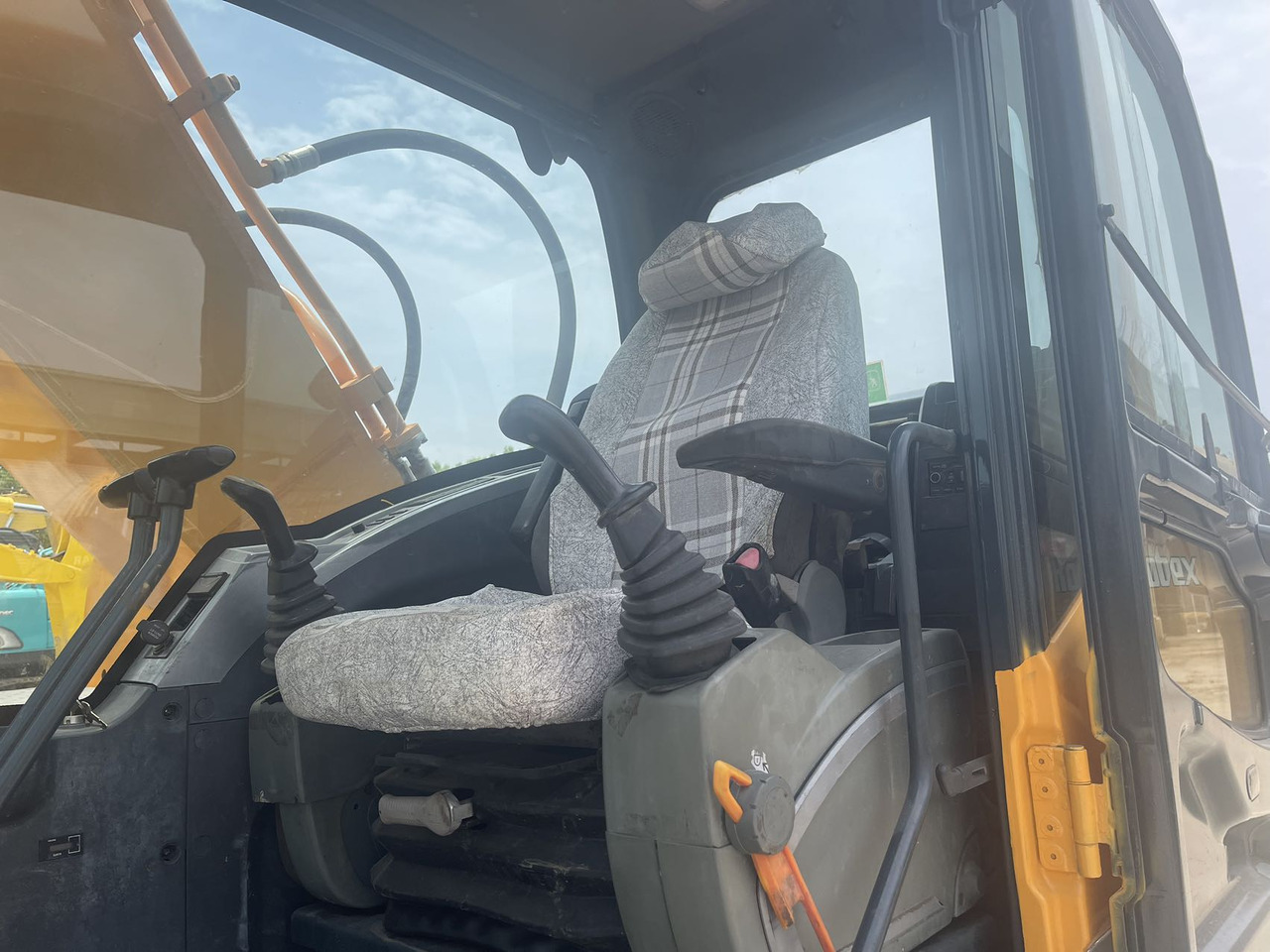 HYUNDAI 220LC-9S - Bager gusjeničar: slika HYUNDAI 220LC-9S - Bager gusjeničar HYUNDAI 220LC-9S - Bager gusjeničar: slika HYUNDAI 220LC-9S - Bager gusjeničar