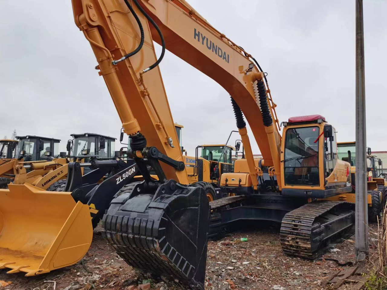 HYUNDAI 305LC-9T 220LC-9S - Bager gusjeničar: slika HYUNDAI 305LC-9T 220LC-9S - Bager gusjeničar HYUNDAI 305LC-9T 220LC-9S - Bager gusjeničar: slika HYUNDAI 305LC-9T 220LC-9S - Bager gusjeničar