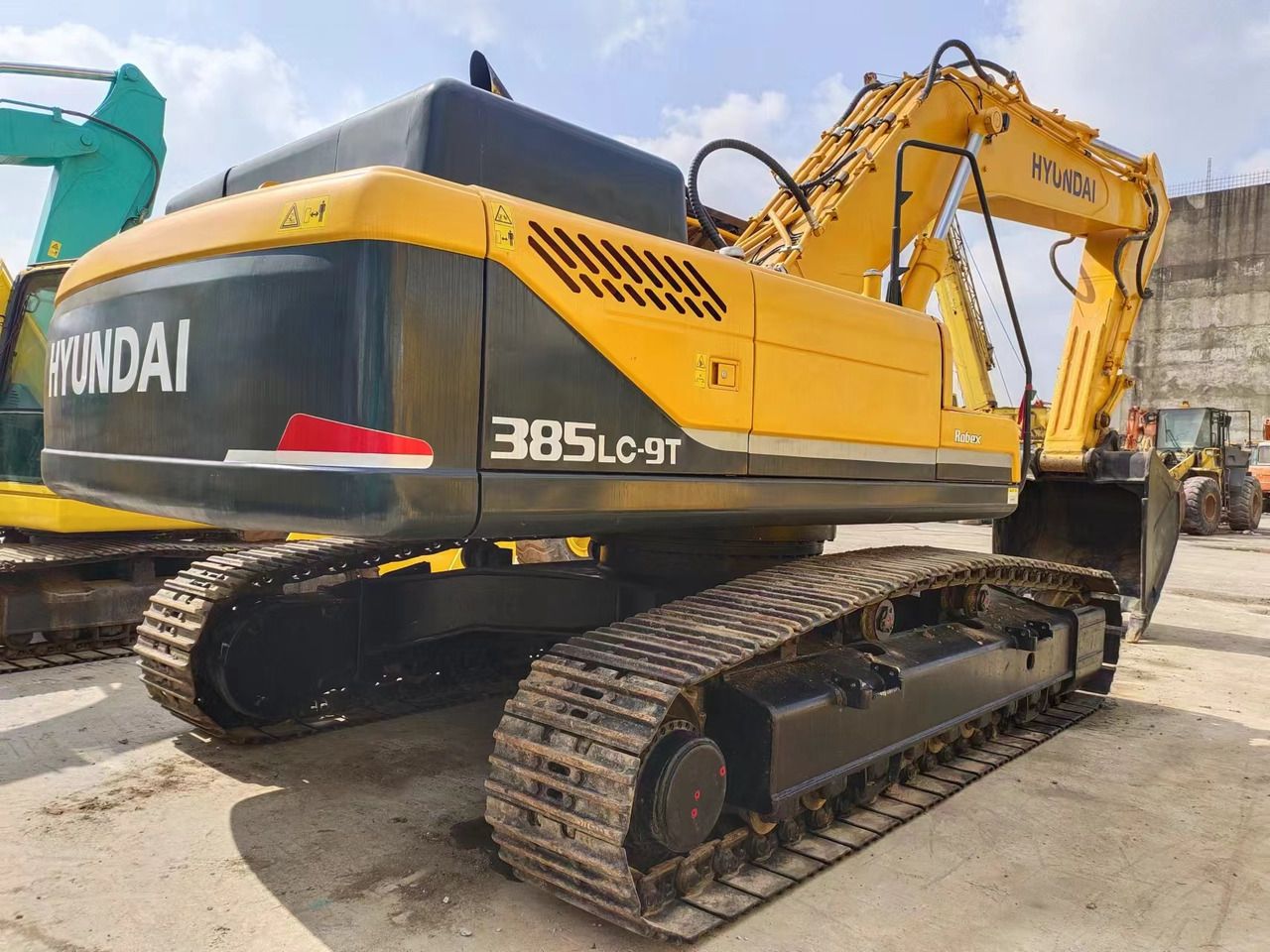 HYUNDAI R385LC-9T R305 R220 - Bager gusjeničar: slika HYUNDAI R385LC-9T R305 R220 - Bager gusjeničar HYUNDAI R385LC-9T R305 R220 - Bager gusjeničar: slika HYUNDAI R385LC-9T R305 R220 - Bager gusjeničar