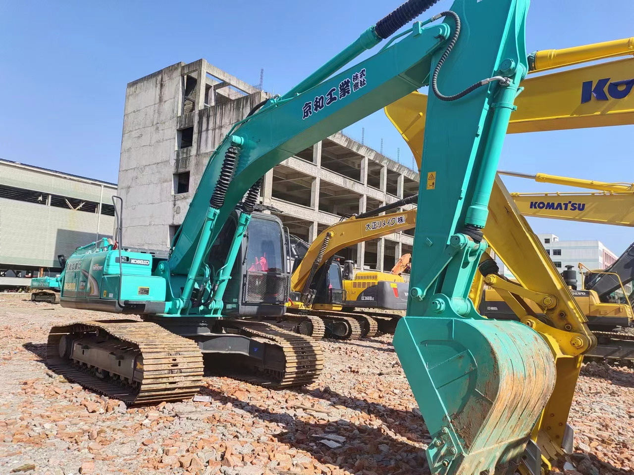 KOBELCO SK200D - Bager gusjeničar: slika KOBELCO SK200D - Bager gusjeničar KOBELCO SK200D - Bager gusjeničar: slika KOBELCO SK200D - Bager gusjeničar