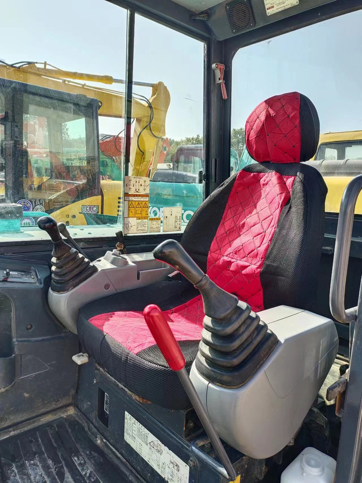 KOBELCO SK60-8 - Mini bager: slika KOBELCO SK60-8 - Mini bager KOBELCO SK60-8 - Mini bager: slika KOBELCO SK60-8 - Mini bager