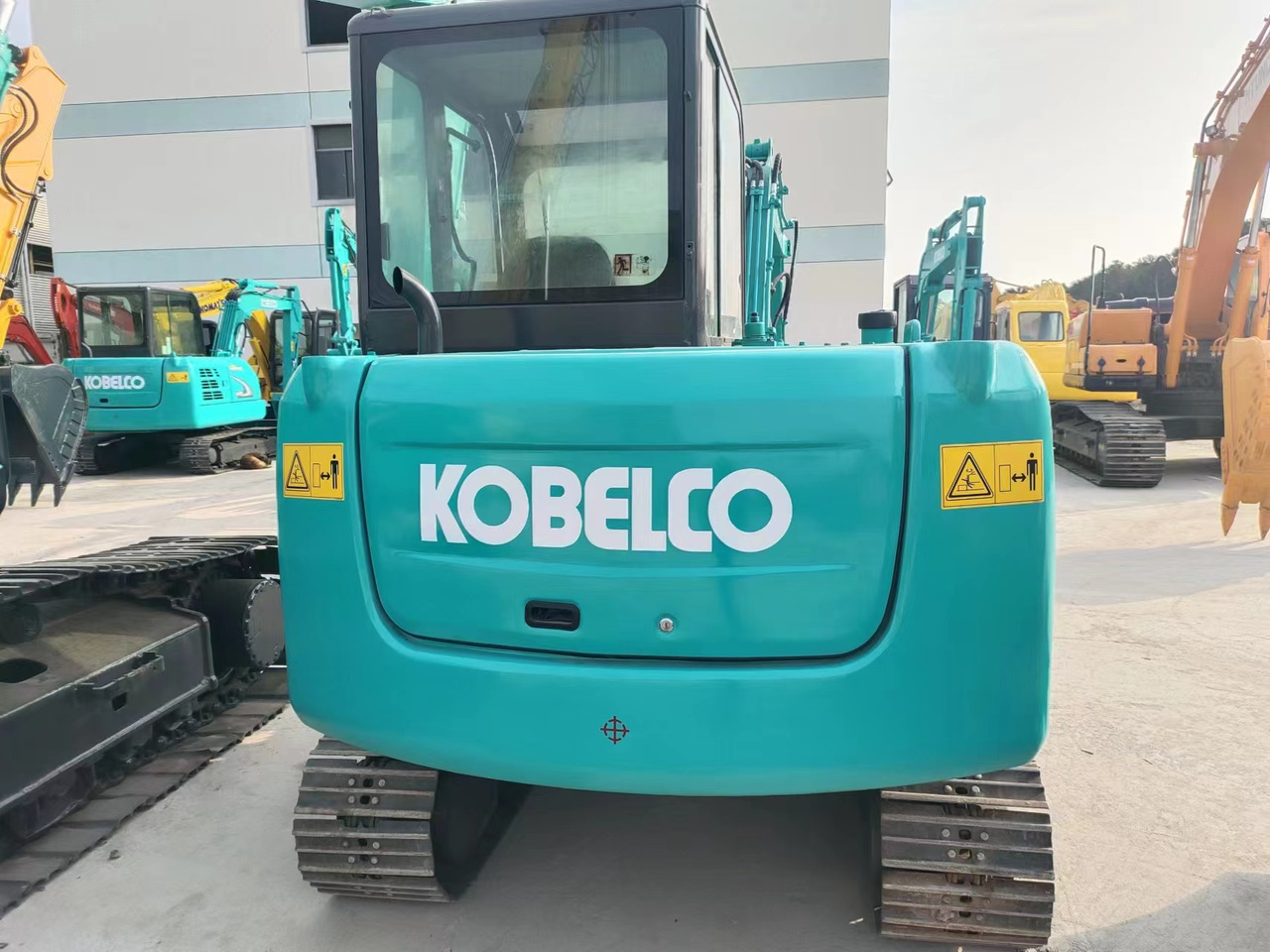 KOBELCO SK60-8 - Mini bager: slika KOBELCO SK60-8 - Mini bager KOBELCO SK60-8 - Mini bager: slika KOBELCO SK60-8 - Mini bager